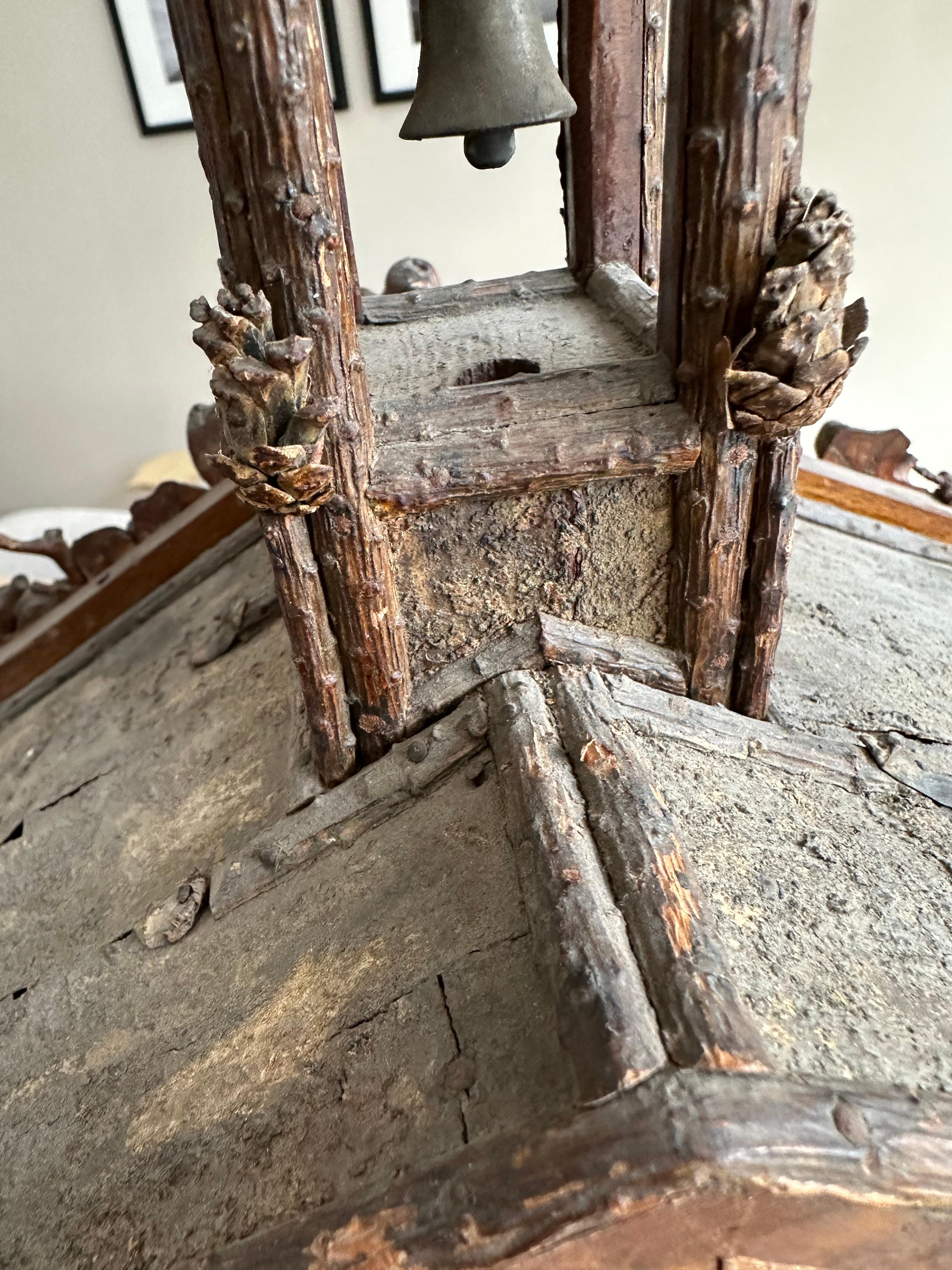 Rare Folk Art Black Forest Roots Wood Table Clock w. Ringer Monk, Cuckoo St. en vente 7