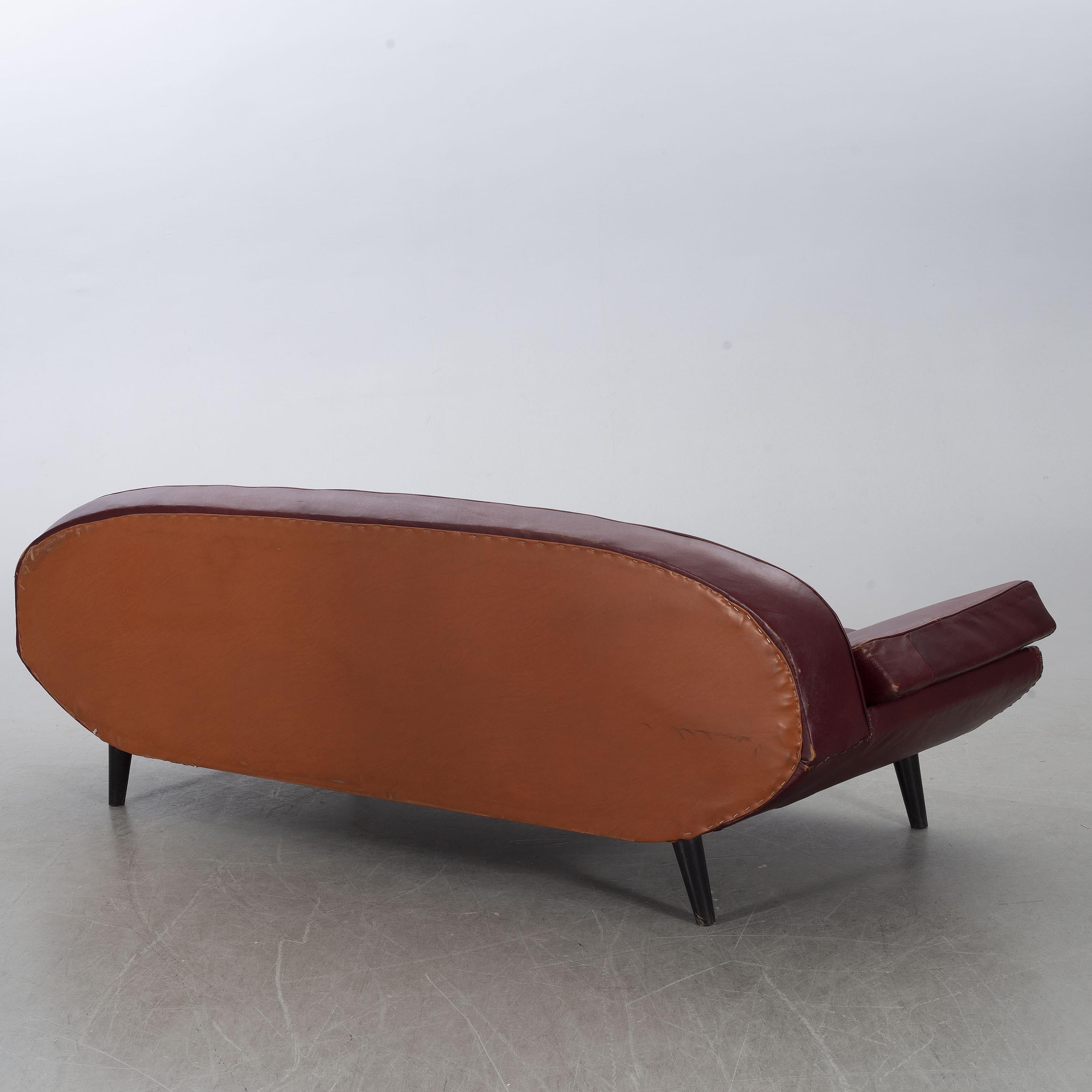 Rare Folke Jansson Sofa or Daybed, Sweden, 1950s, Suitable for Recovering In Good Condition In London, GB