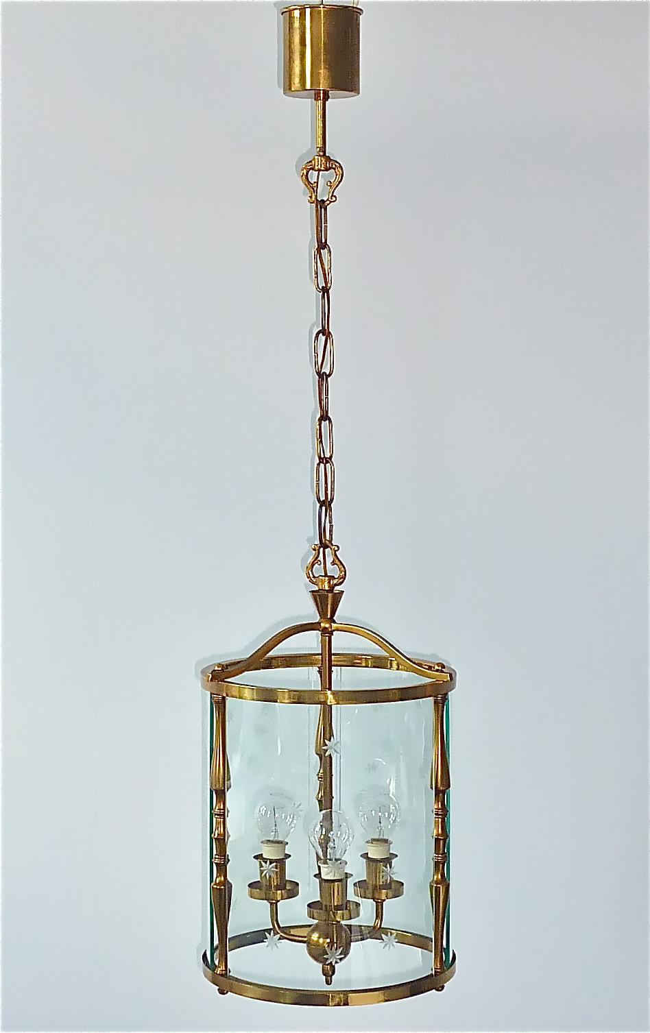 Great Italian Midcentury solid patinated brass lantern or pendant lamp possibly made by Fontana Arte attribution and designed by Pietro Chiesa attribution, Italy around 1950s. The fabulous of vintage light takes three E14 standard screw bulbs to