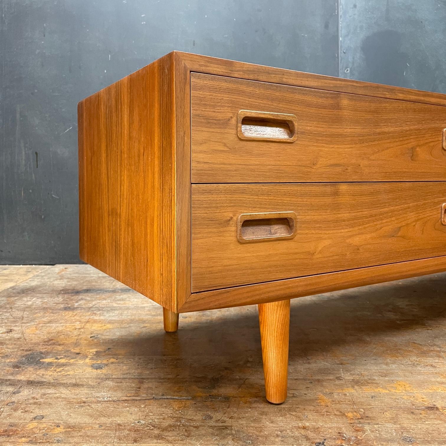 1960s Rare Hundevad Low Chest Drawers Dresser Cabinet Vintage Danish Mid-Century For Sale 5