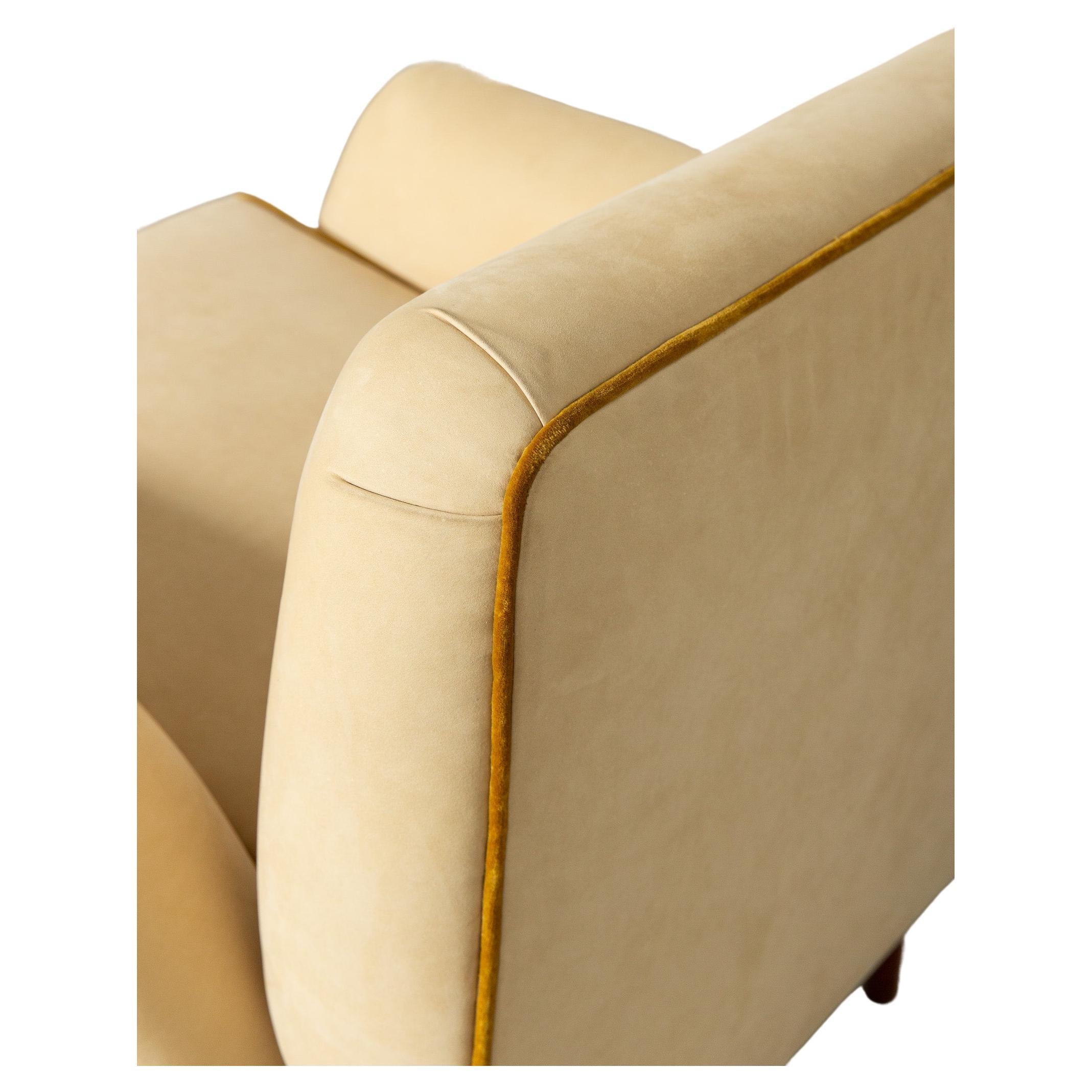 Cette pièce particulière présente un design rare réalisé par Carlo Hauner et Martin Eisler pour Forma en 1955.

Si Carlo Hauner et Martin Eisler sont principalement connus pour leurs fauteuils en fer aux formes harmonieuses, leur production s'étend