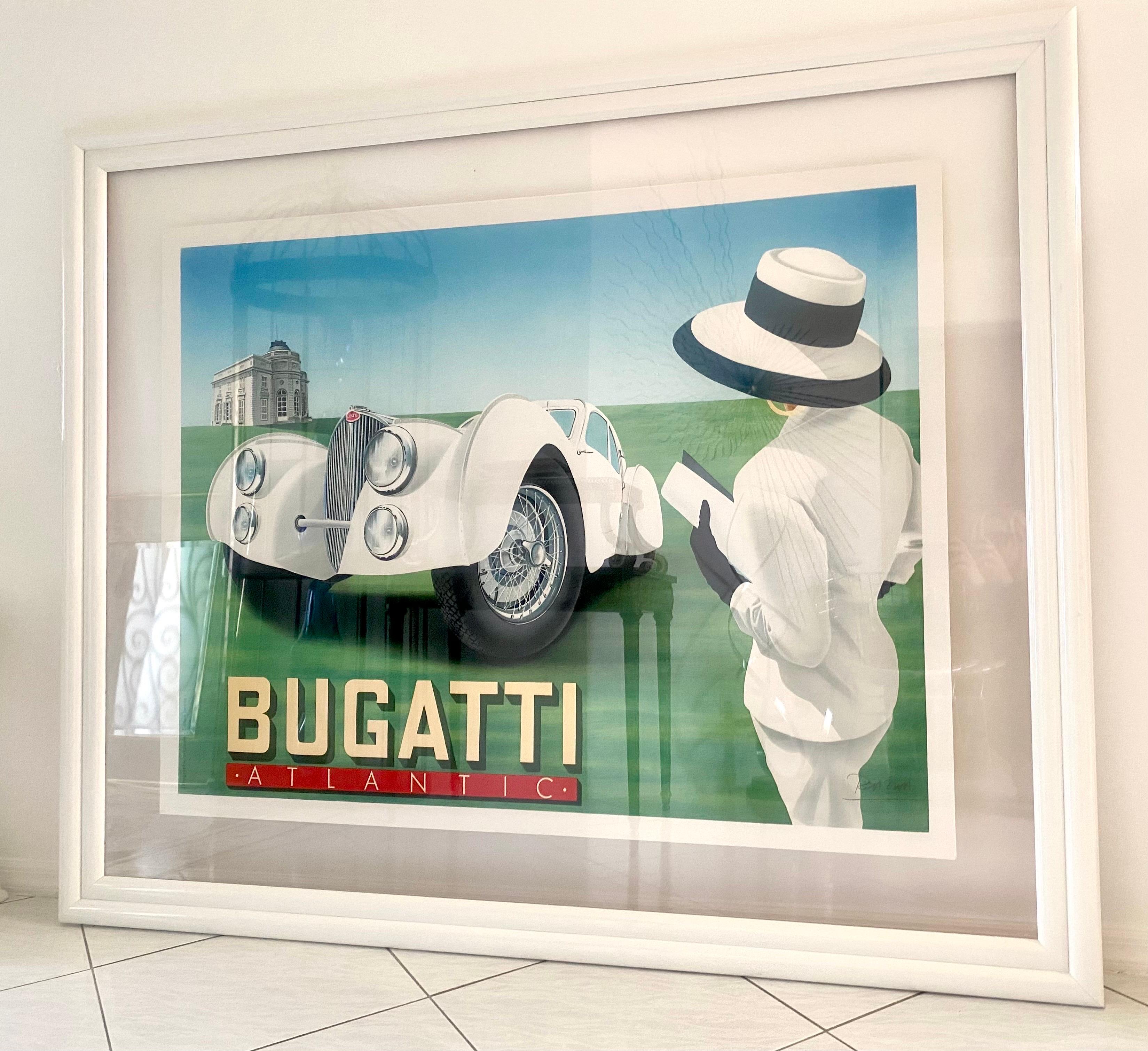 Grande affiche lithographique originale à tirage limité avec support en lin par Razzia, intitulée Bugatti Atlantic. Cette pièce rare est encadrée sur mesure en acrylique transparent de musée avec un cadre en bois laqué blanc. La taille du poster est