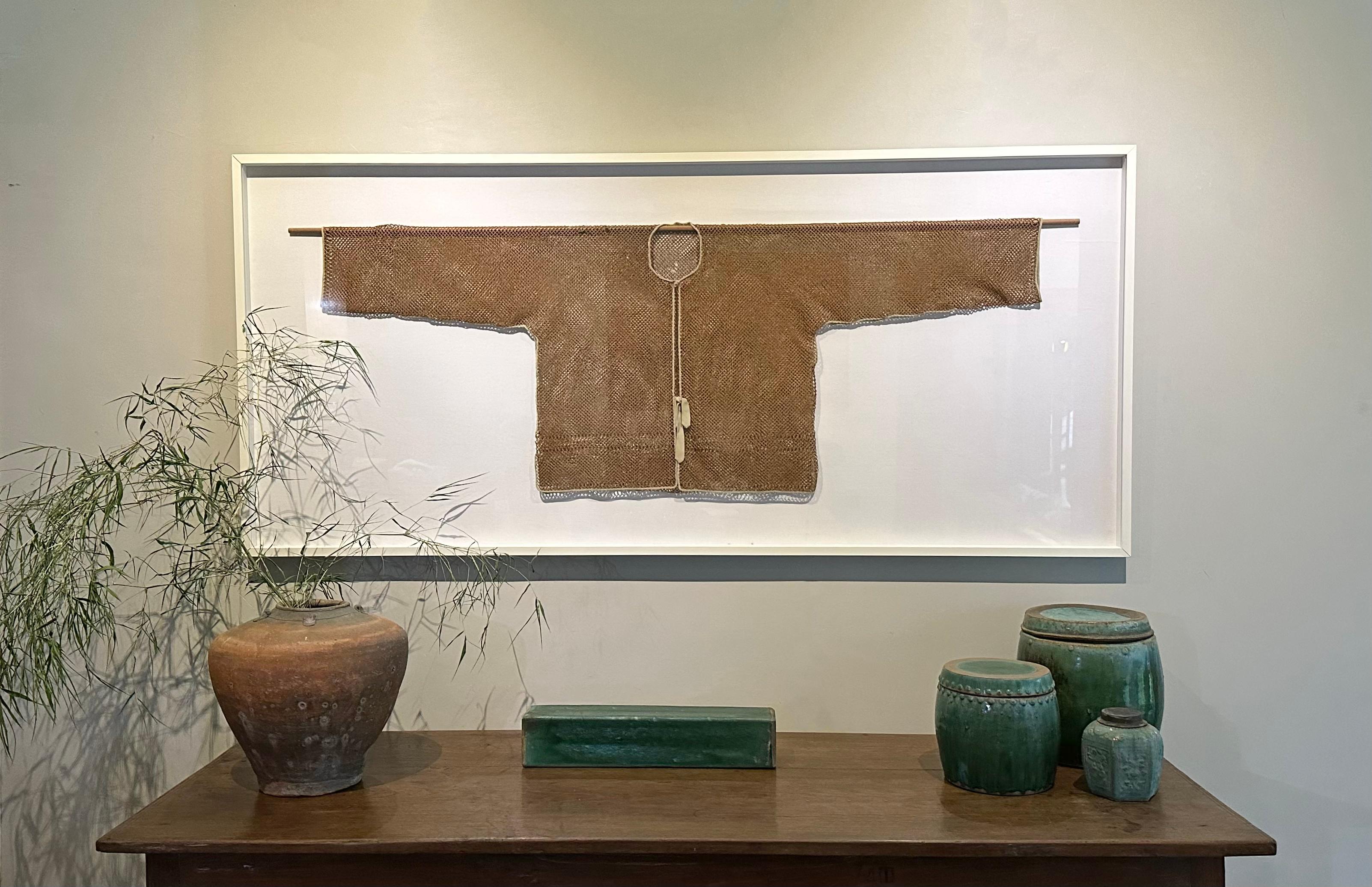 This bamboo vest from the Qing Dynasty required exceptional skill to craft, using extremely thin bamboo shoots and a thin silk lining on the edges. It was worn as an undergarment for ventilation and protecting highly elaborate and expensive silk