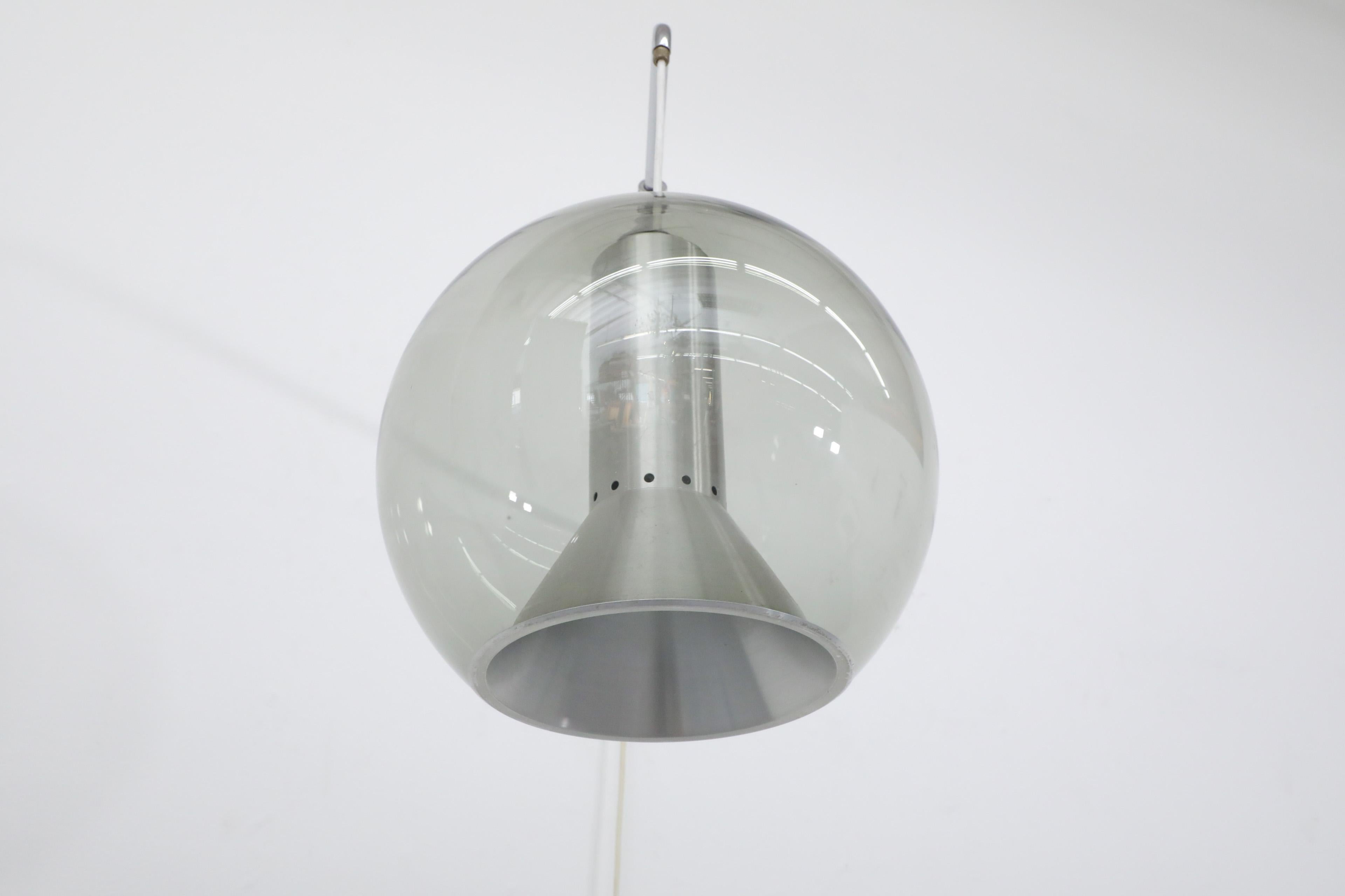 Rare Frank Ligtelijn for Raak Maxi Wall Lamp with Blown Smoked Glass Globe For Sale 4