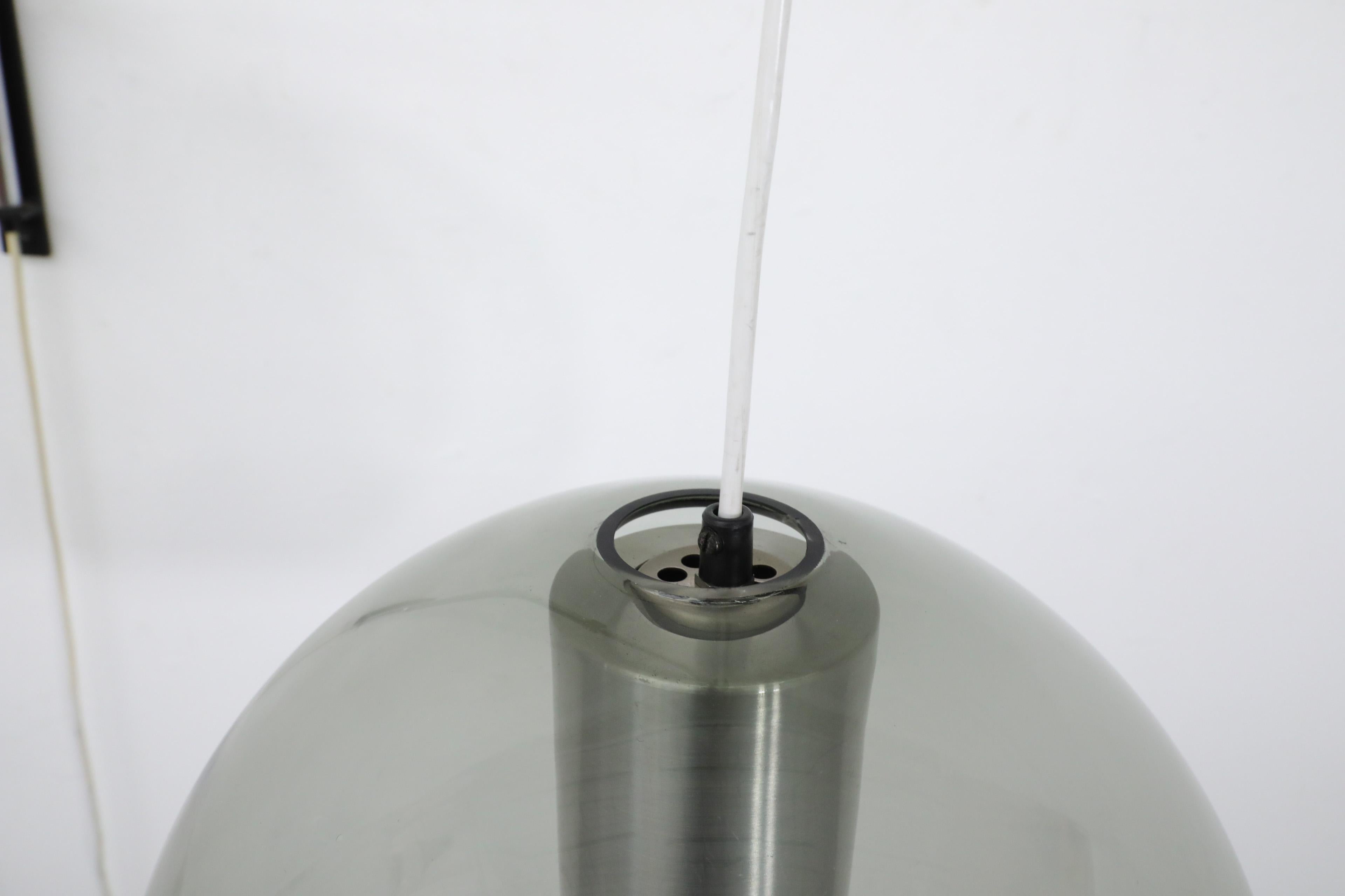 Frank Ligtelijn pour Raak Maxi Wall Lamp avec globe en verre soufflé fumé en vente 5