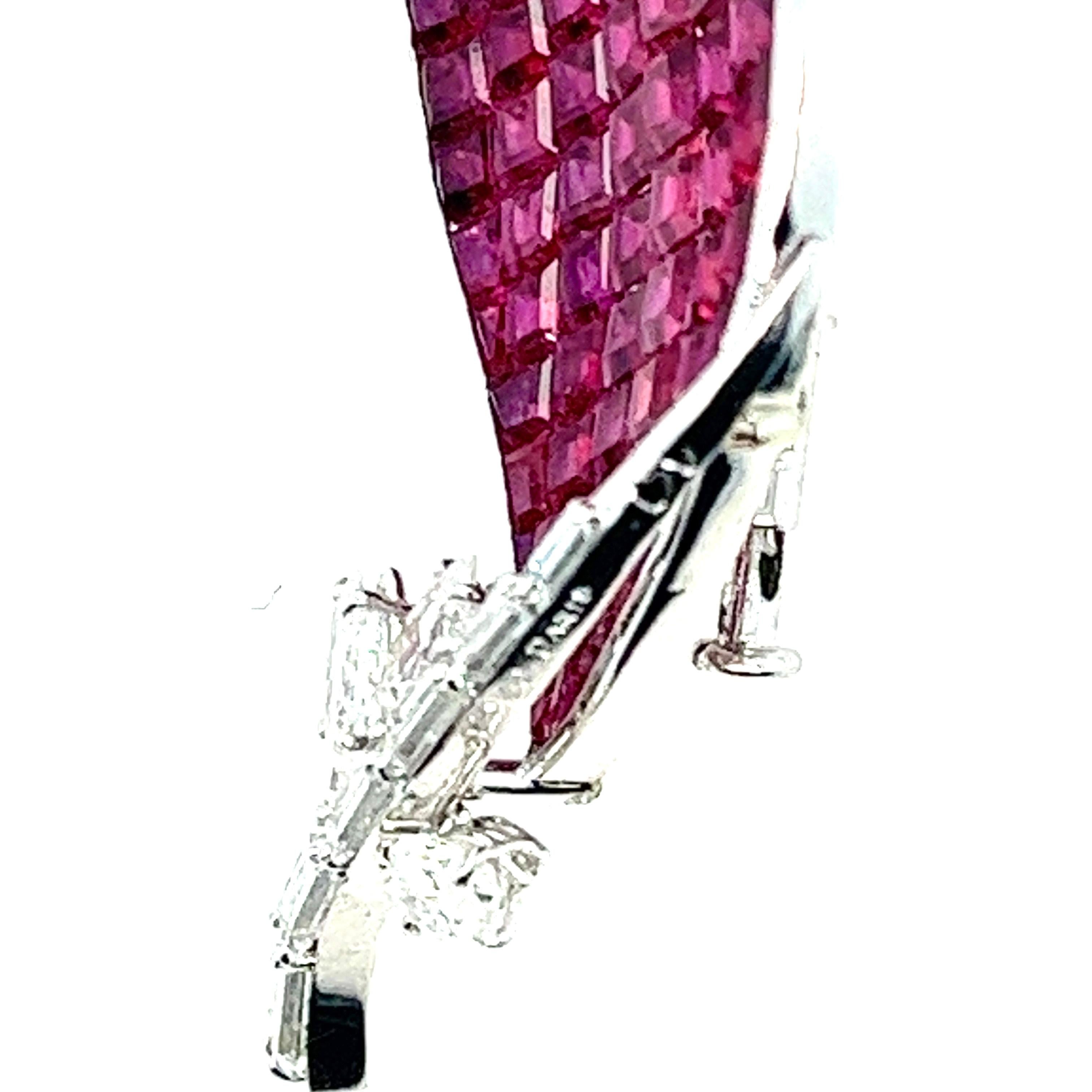 Rare FRED PARIS Mystery Ruby & Diamond Set Leaf Pin Pendant, France 18kt  In Excellent Condition For Sale In Miami, FL