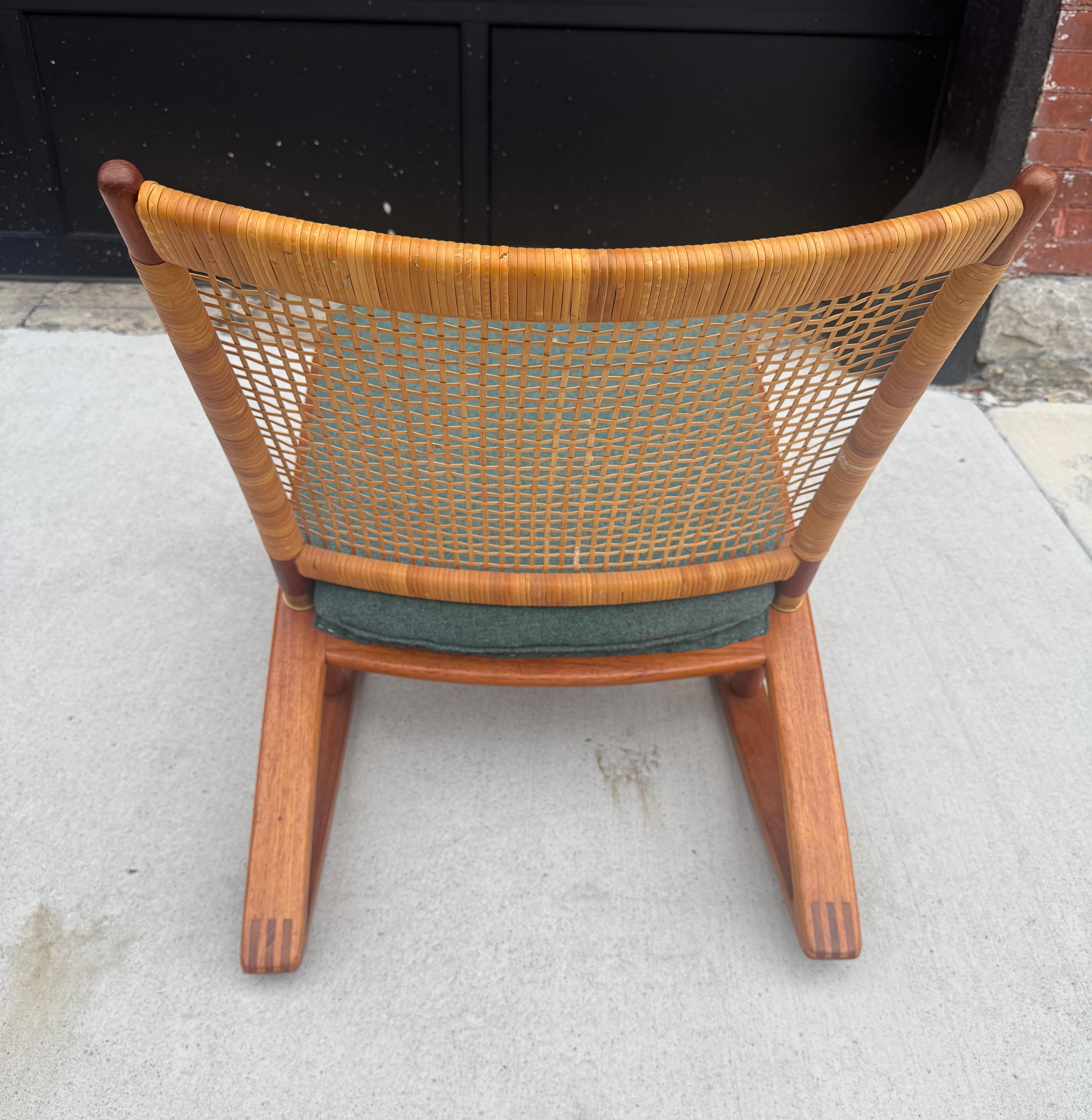 Tissé à la main Rare fauteuil à bascule en teck Fredrik Kayser Model 599, Rocker Norway, circa 1960s en vente