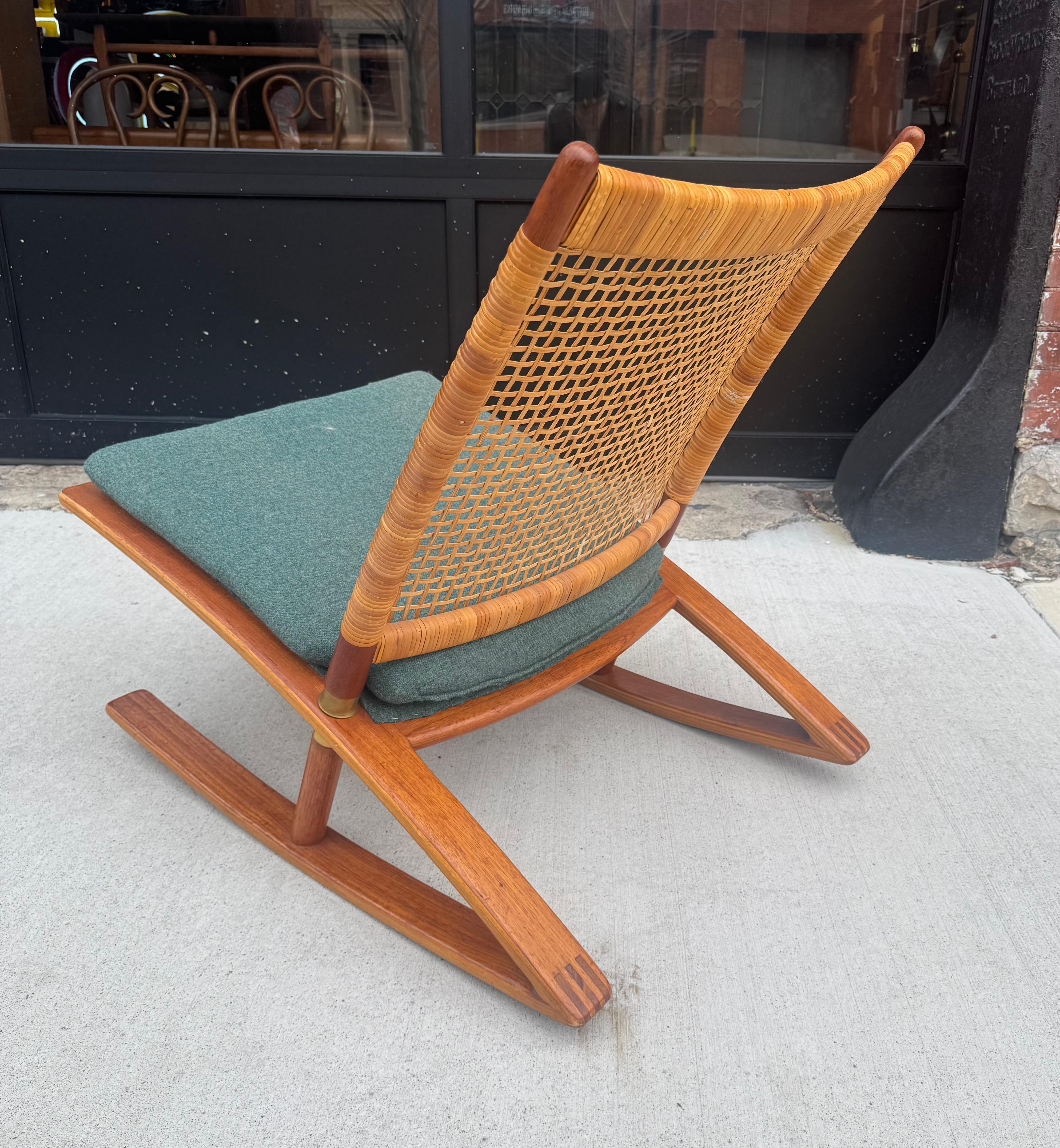 Rare fauteuil à bascule en teck Fredrik Kayser Model 599, Rocker Norway, circa 1960s Bon état - En vente à Buffalo, NY
