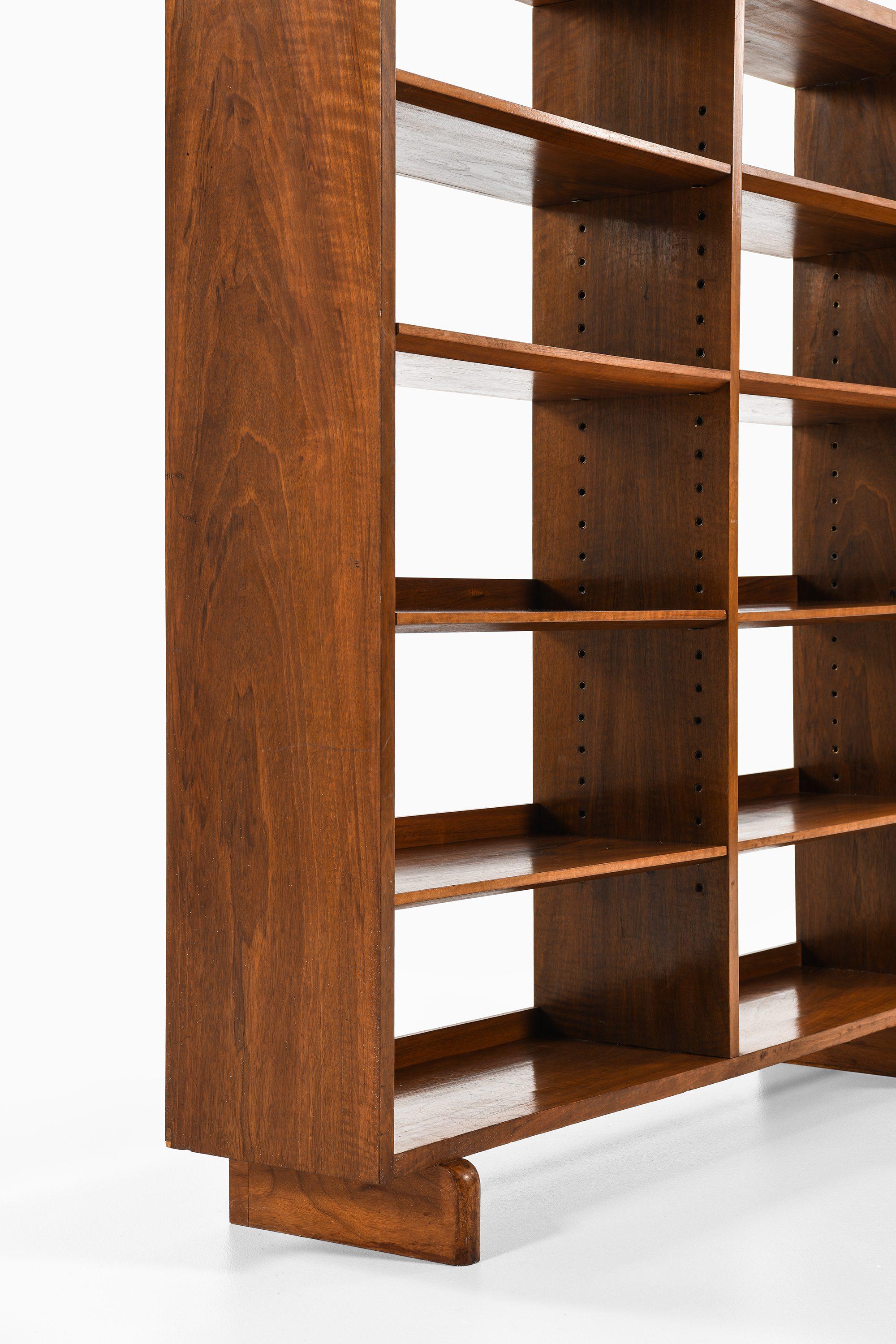 20th Century Rare Freestanding Bookcase in Mahogany by Josef Frank, 1940's For Sale