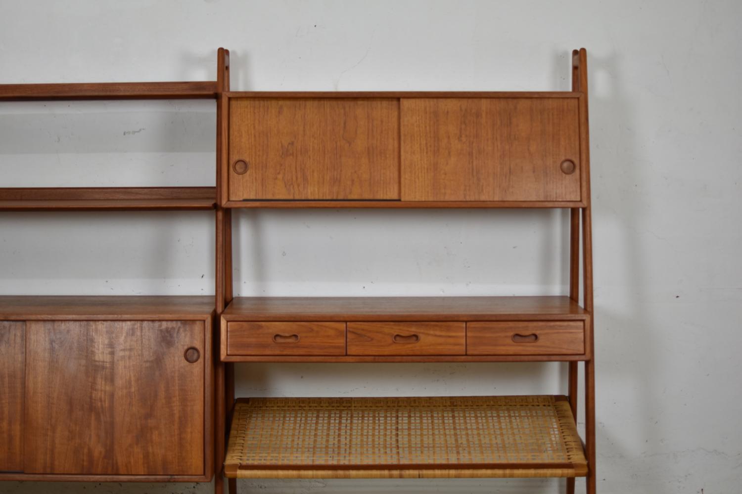 Rare Freestanding Bookshelf by Arne Vodder & Anton Borg for Vamo, Denmark, 1950s In Good Condition In Antwerp, BE