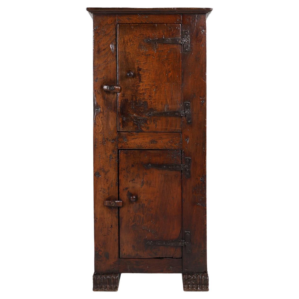 Rare French 16th century oak cabinet with beautiful patina