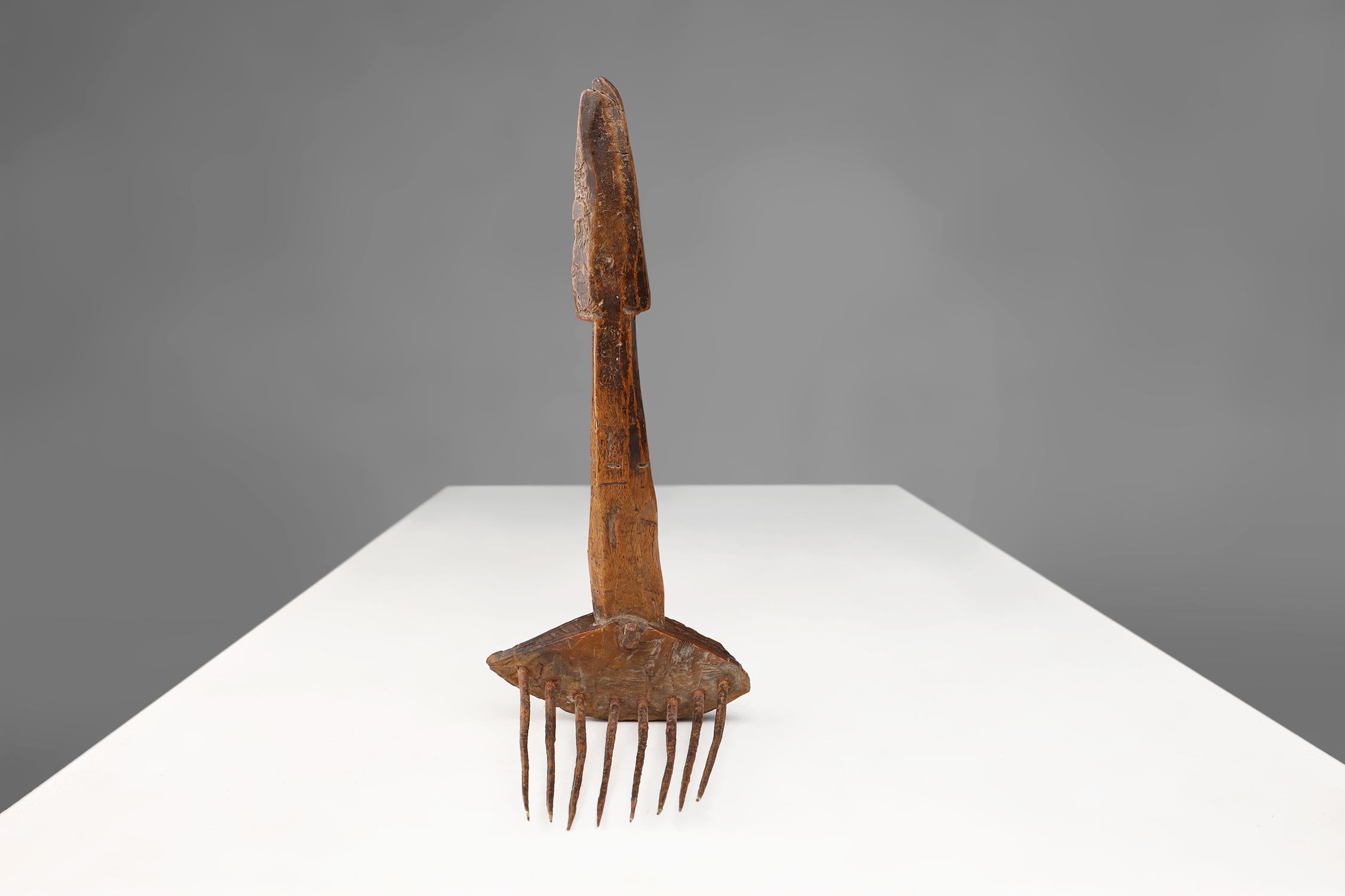 Rustique Rare peigne primitive française du 16ème siècle en vente