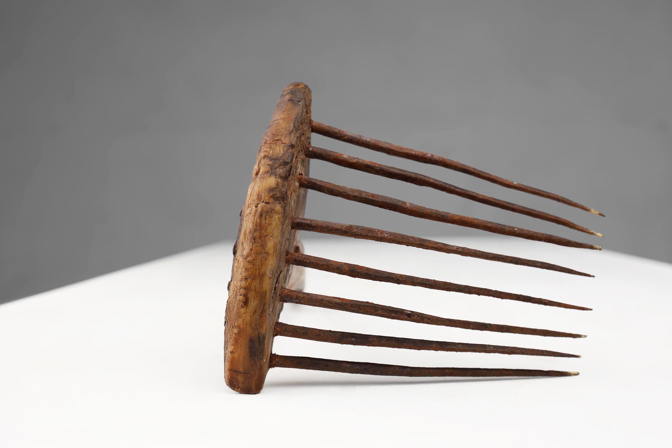 Français Rare peigne primitive française du 16ème siècle en vente