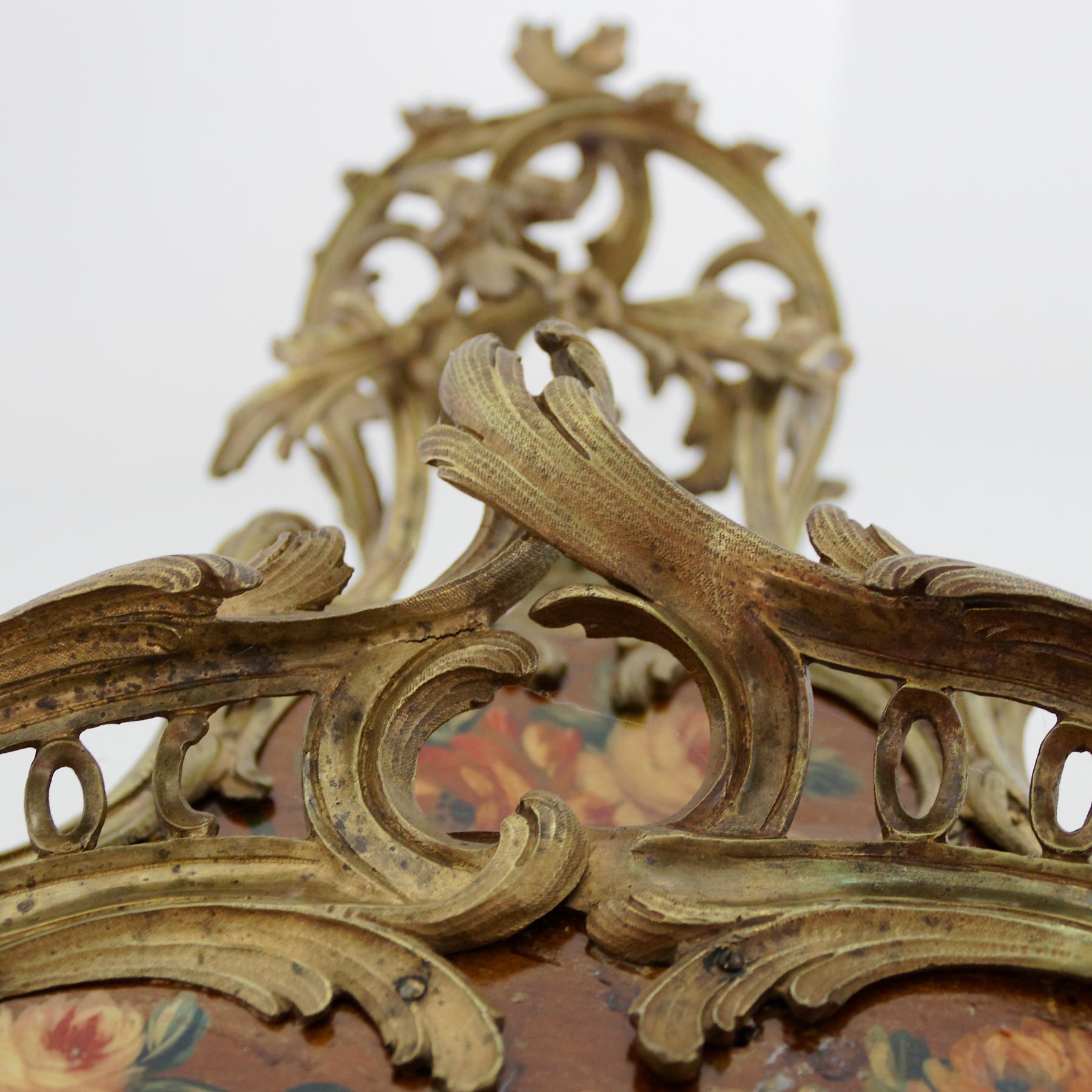 Laccato Raro orologio francese del XVIII secolo Louis XV Vernis Martin di Festeau Le Jeune in vendita