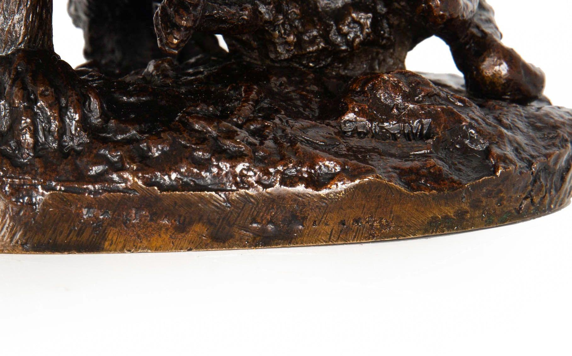 Rare French Antique Bronze Sculpture “Bear with Wolf” by Christophe Fratin 8