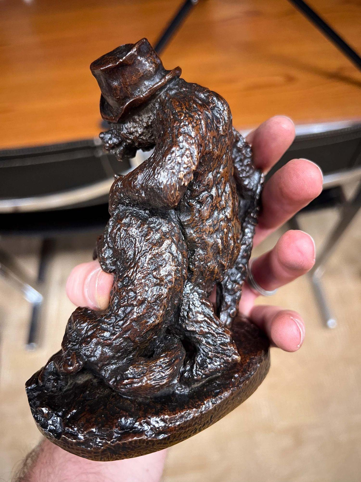 Rare French Antique Bronze Sculpture “Bear with Wolf” by Christophe Fratin 12