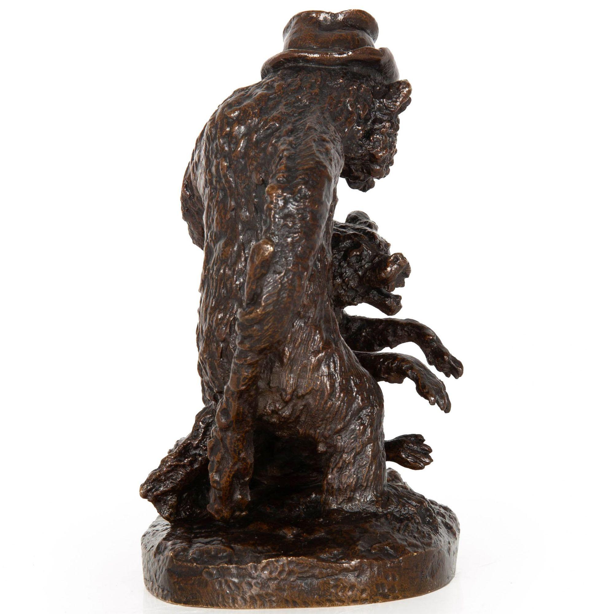 Rare French Antique Bronze Sculpture “Bear with Wolf” by Christophe Fratin In Good Condition In Shippensburg, PA