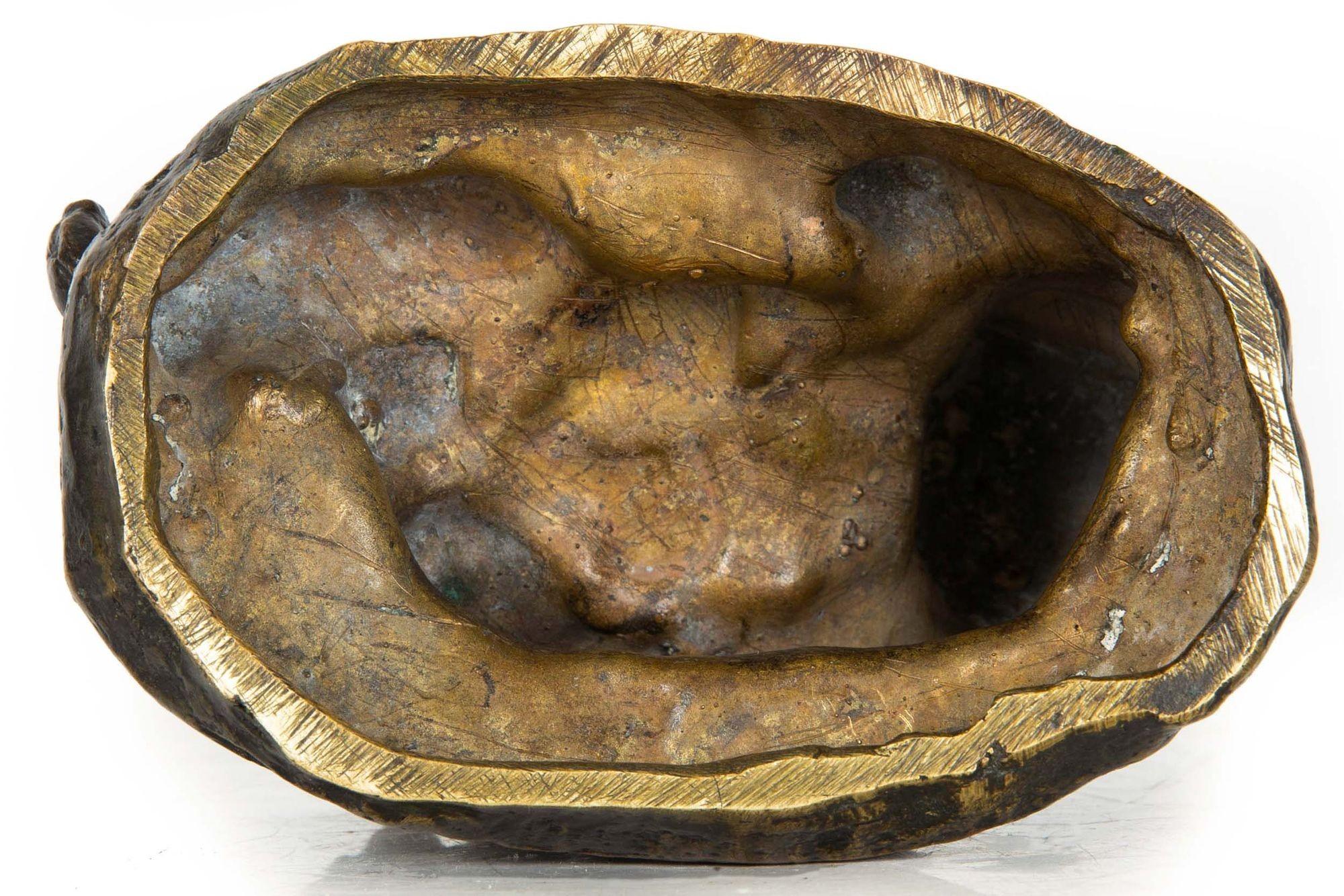 Rare sculpture française en bronze ancien représentant un ours assis par Antoine-Louis Barye 13