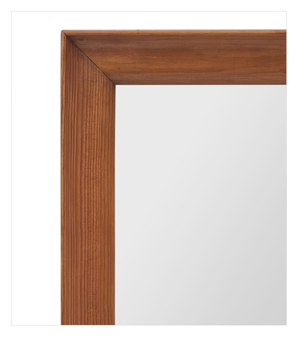 Miroir Rare cadre de miroir de forme concave en bois de sapin antique français, vers 1950 en vente