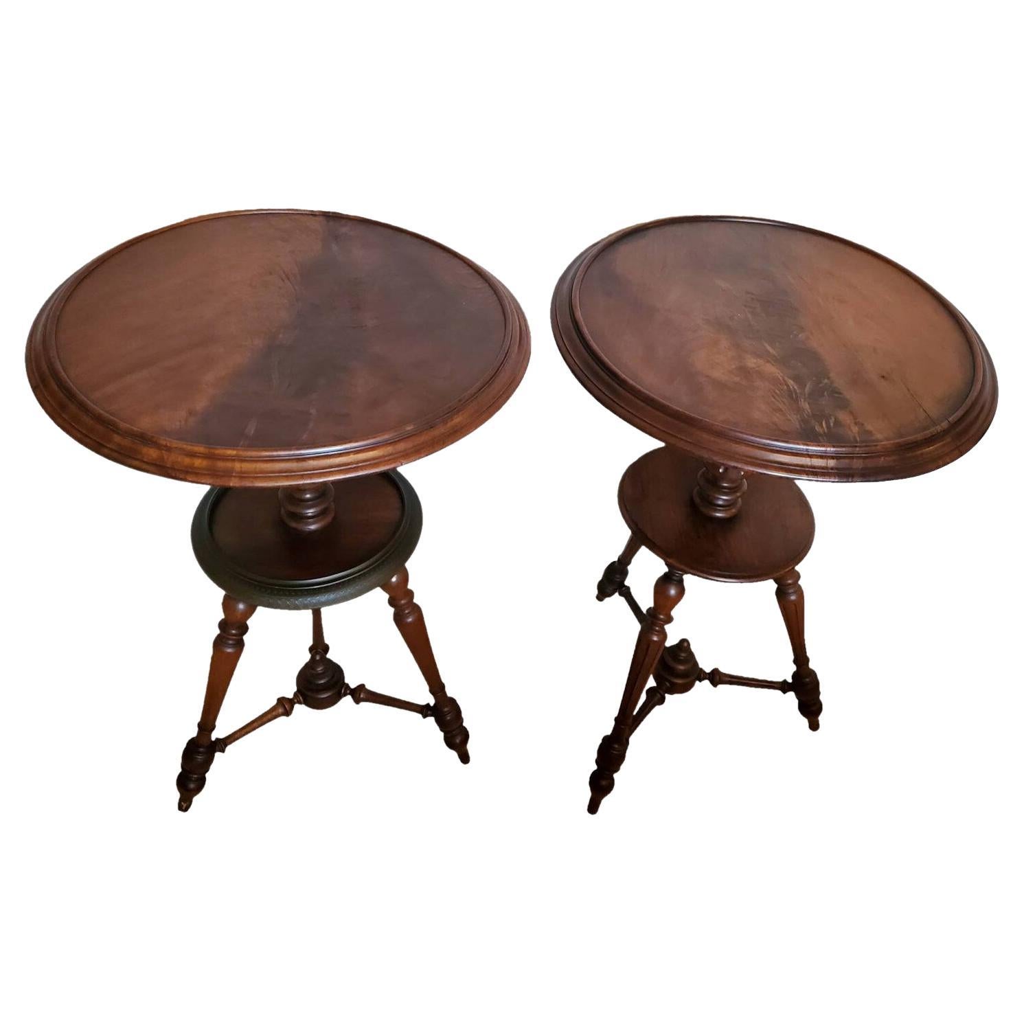 Rare paire de tables à thé françaises anciennes en acajou flamboyant avec plateau en forme de plat