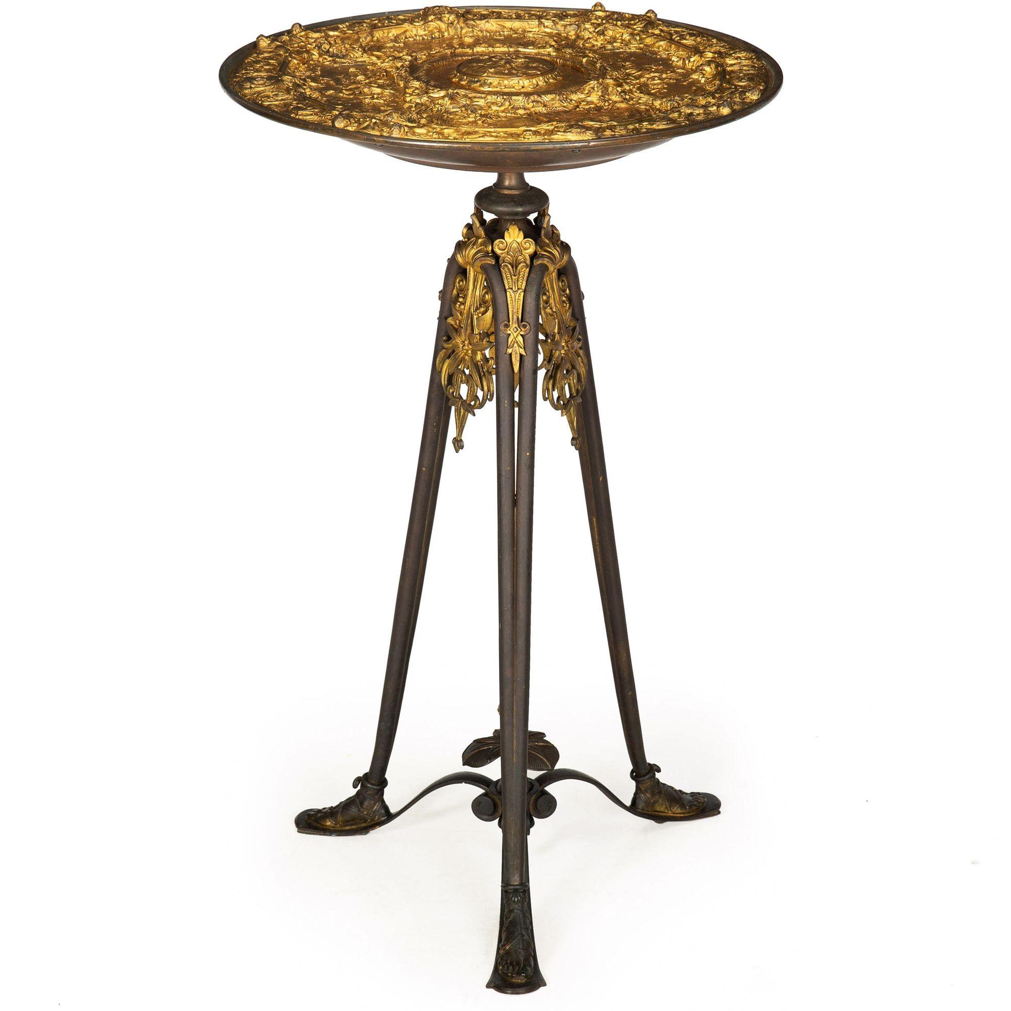 Français Rare table d'appoint à trépied mythologique ancienne française par Tiffany & Co. circa 1880 en vente