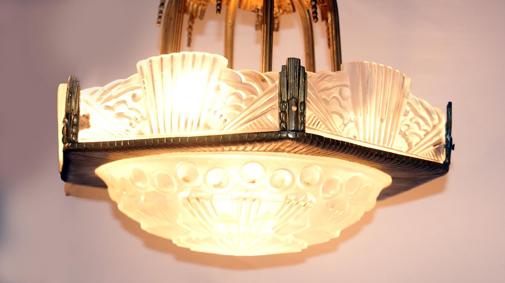 Rare French Art Deco Chandelier by “Georges LELEU” In Good Condition For Sale In Beirut, LB