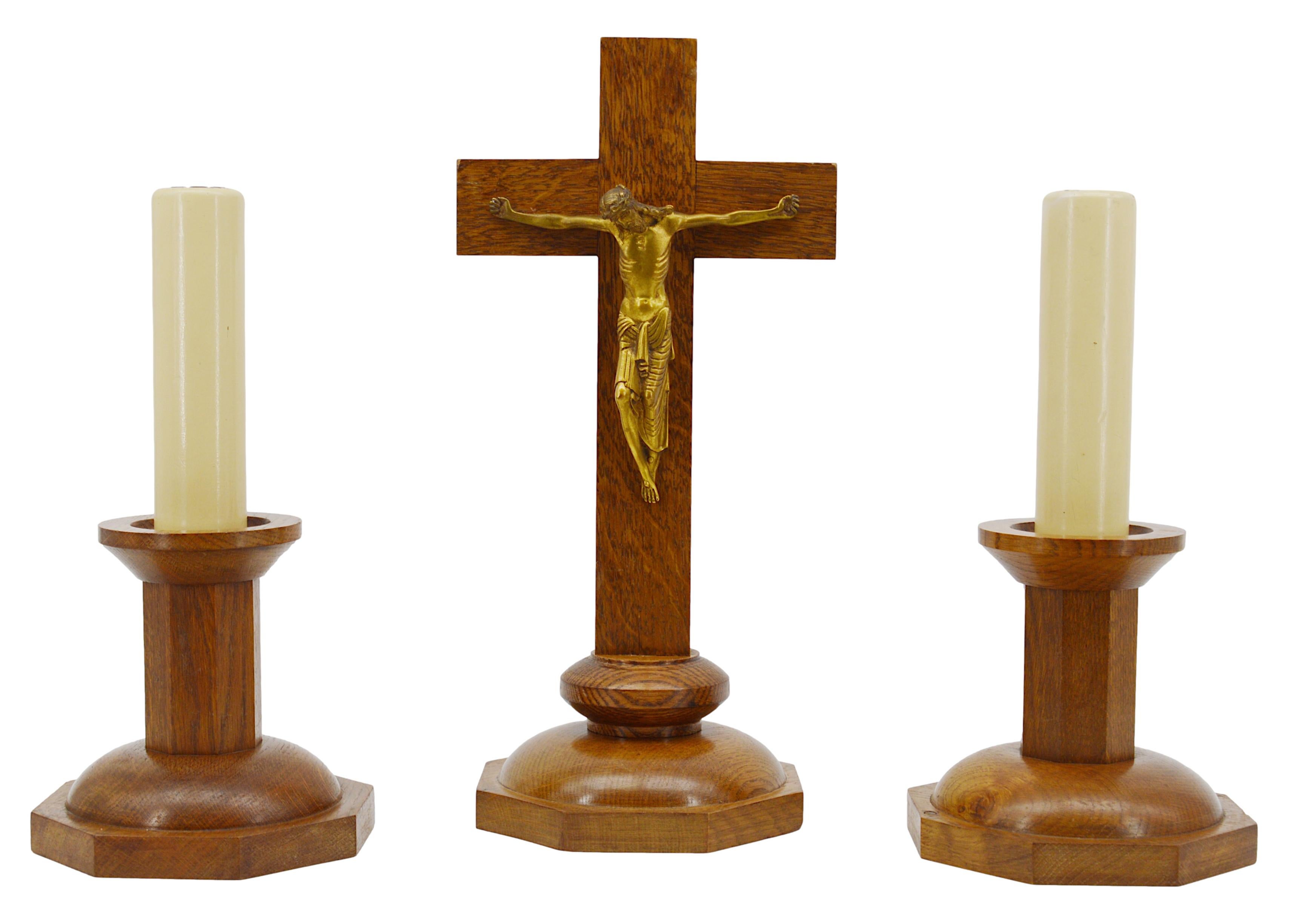 Rare French Art Deco bronze & oak crucifix from the Sainte-Claire de Mur de Barrez monastery (Poor Clares, read below), France, 1920s. Close to the work of Ateliers de Marolles. Height: 16.5