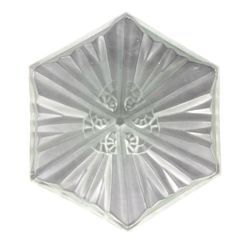 Rare French Art Deco CW Vianne Frosted Lamp Shade featuring a pyramid shape with geometric patterns.

Available: 6

Measures 15.5: Wide x 13.5