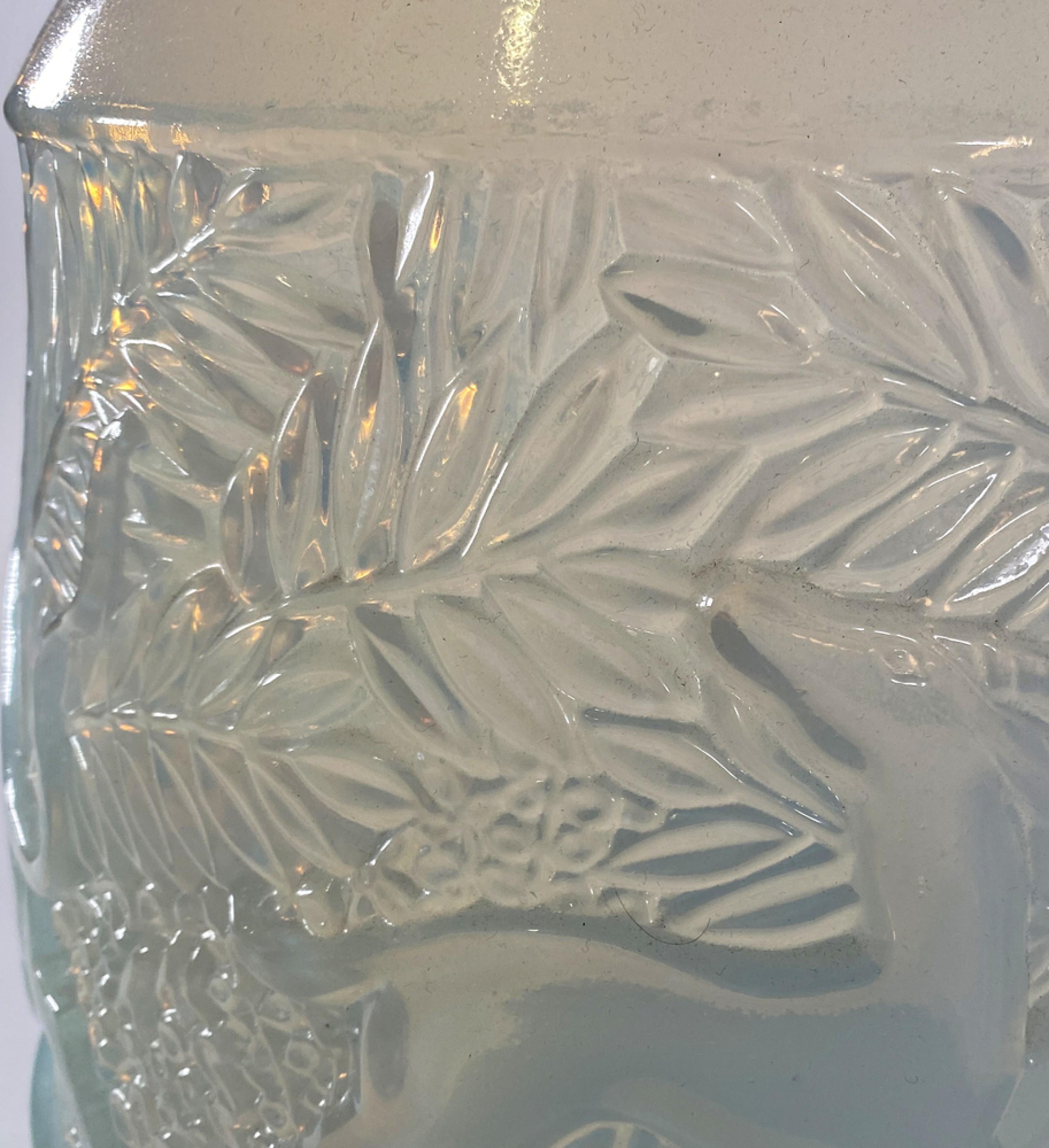 Fatto a mano Raro vaso di vetro iridescente francese Art Déco, Etling in vendita