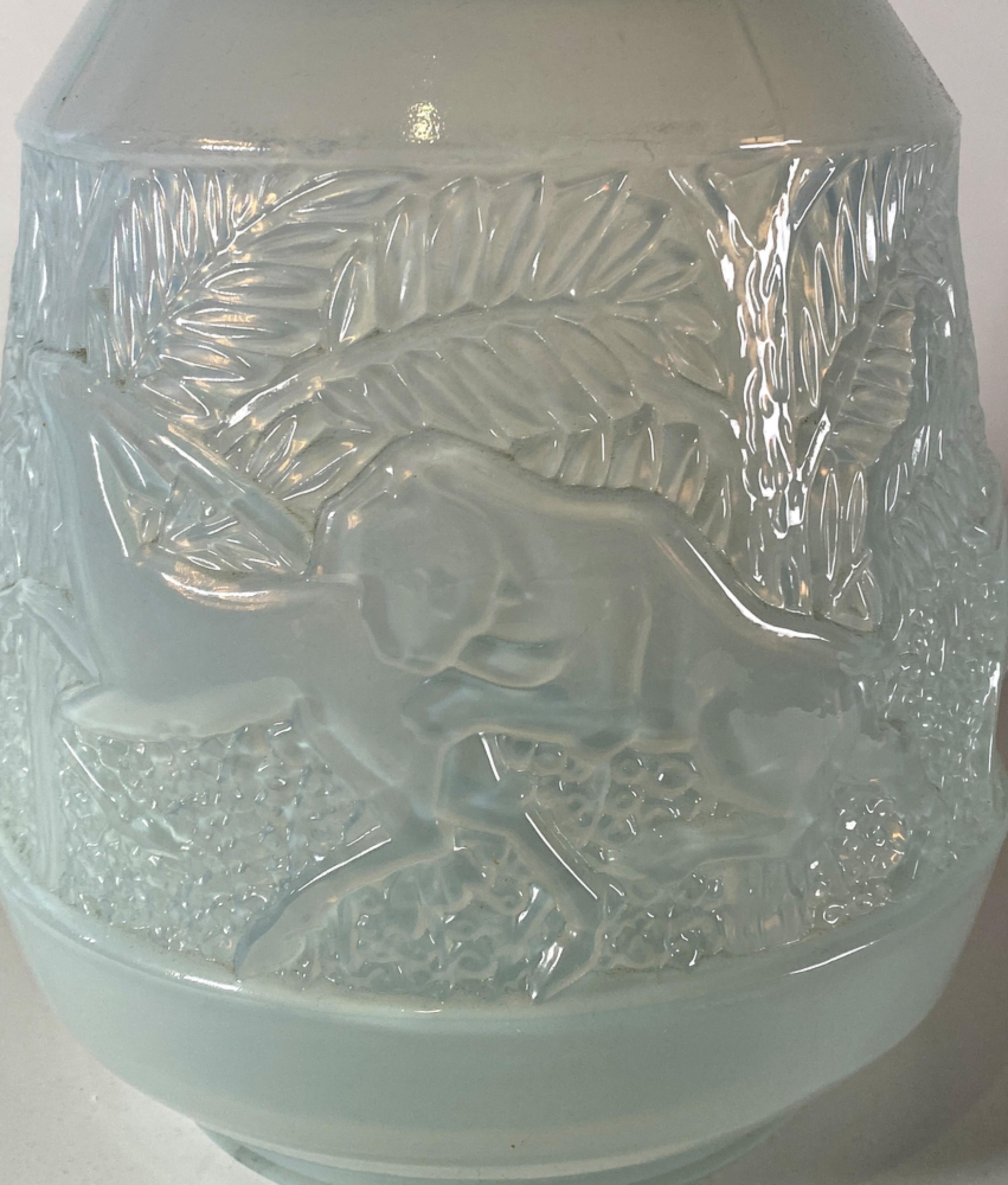 Vetro Raro vaso di vetro iridescente francese Art Déco, Etling in vendita