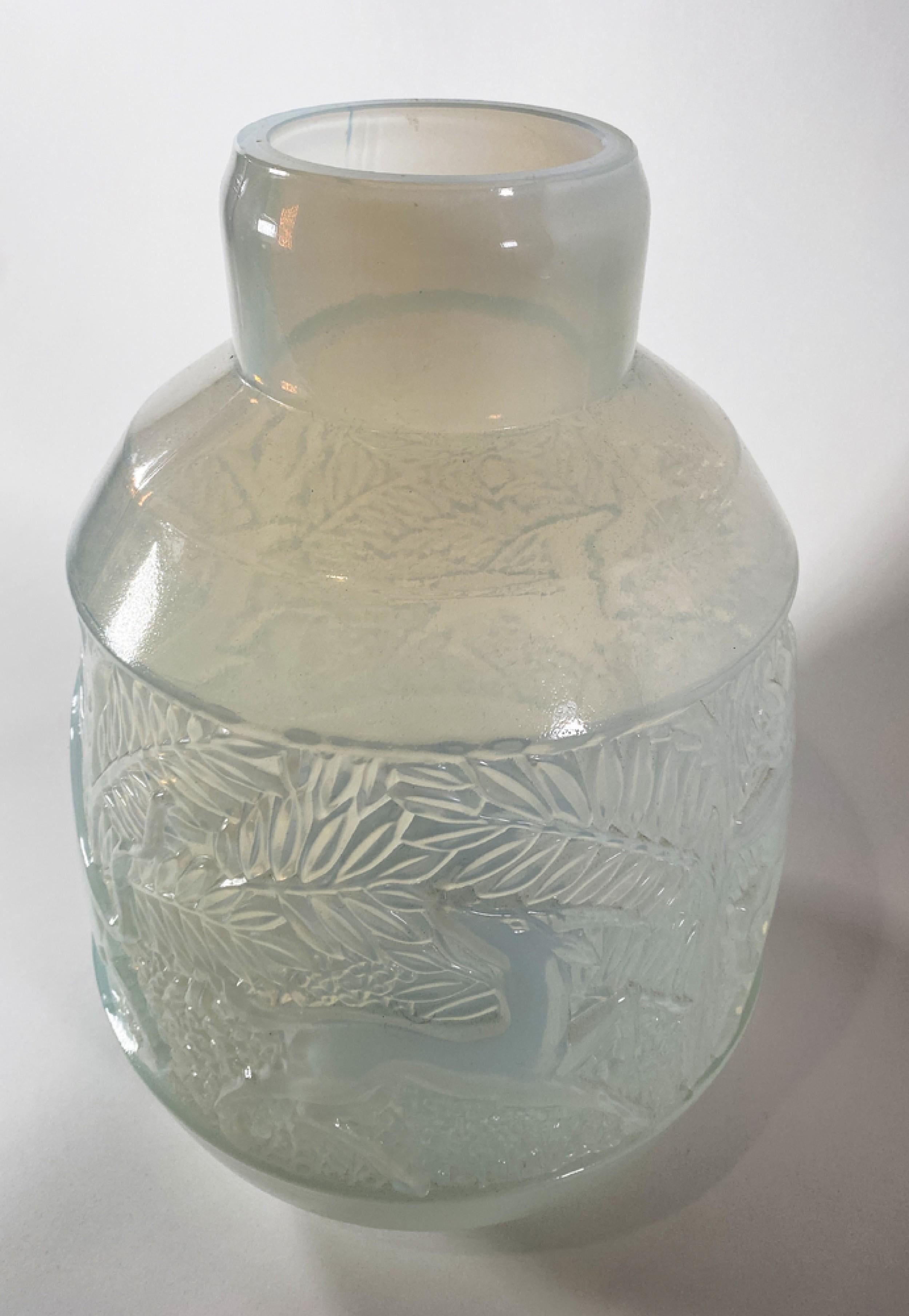 Raro vaso di vetro iridescente francese Art Déco, Etling in vendita 2