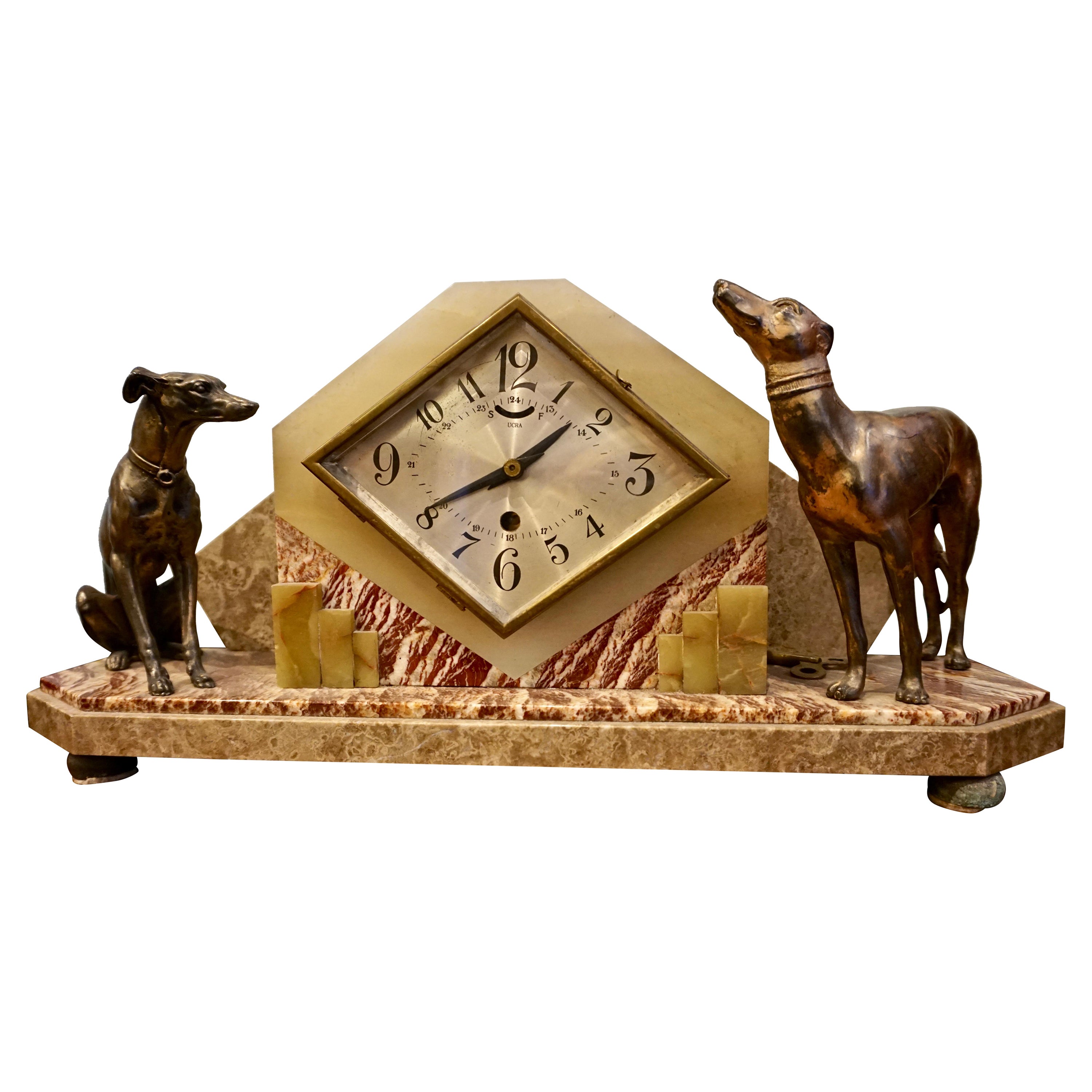Raro orologio da tavolo francese Art Deco in marmo e onice con figurine di cani in bronzo