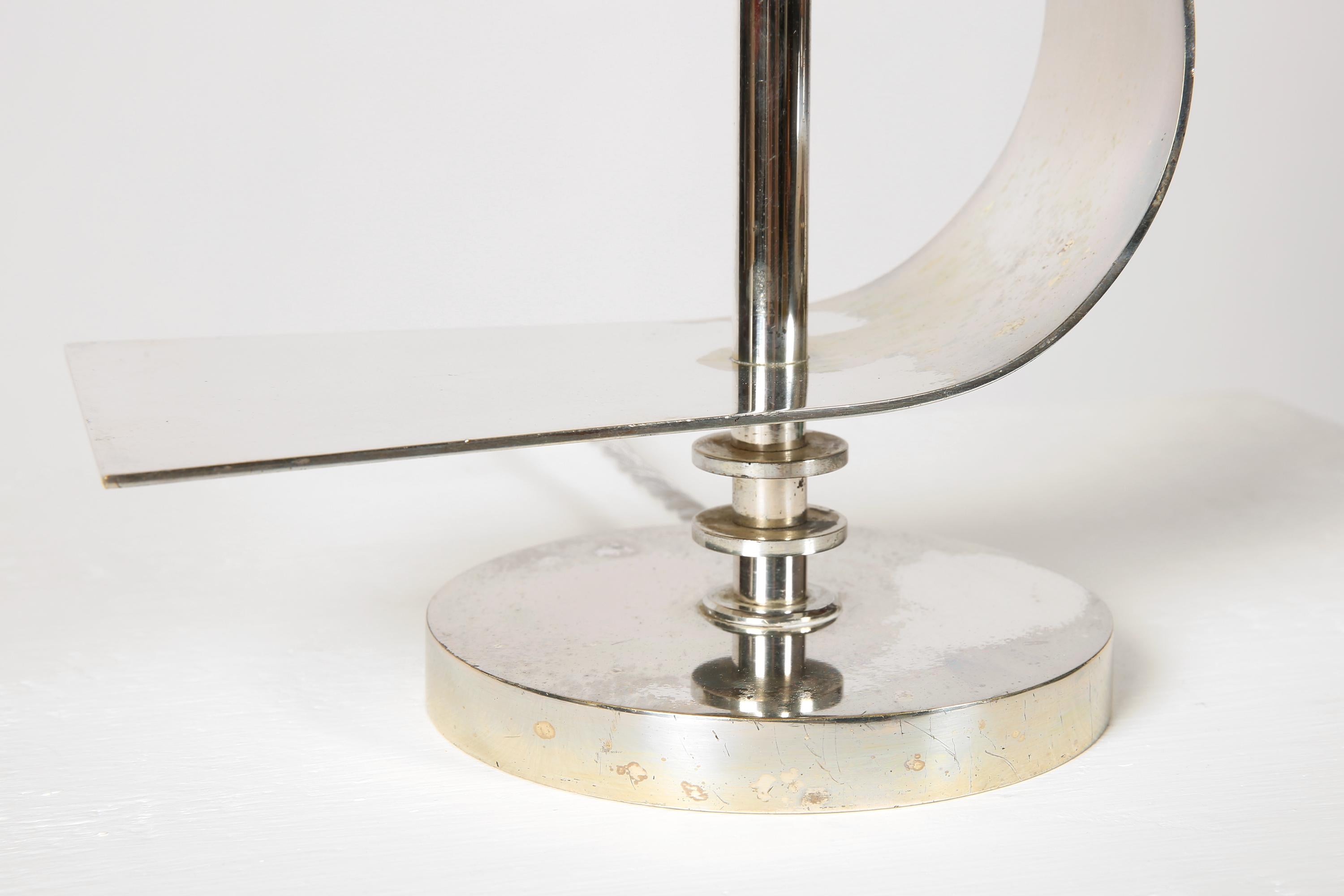 Rare lampe à poser en nickel de la Maison Desny, art déco moderniste français en vente 5
