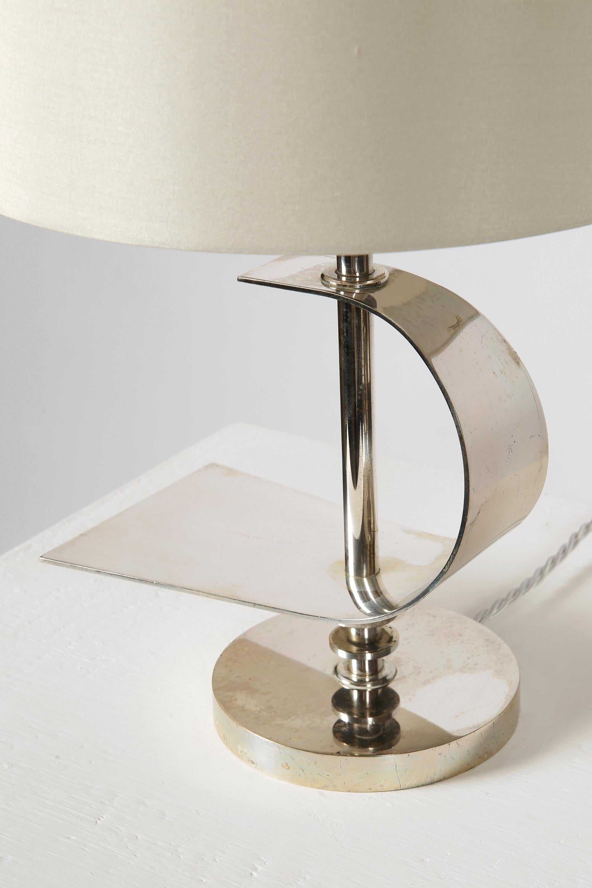 Rare lampe à poser en nickel de la Maison Desny, art déco moderniste français en vente 6