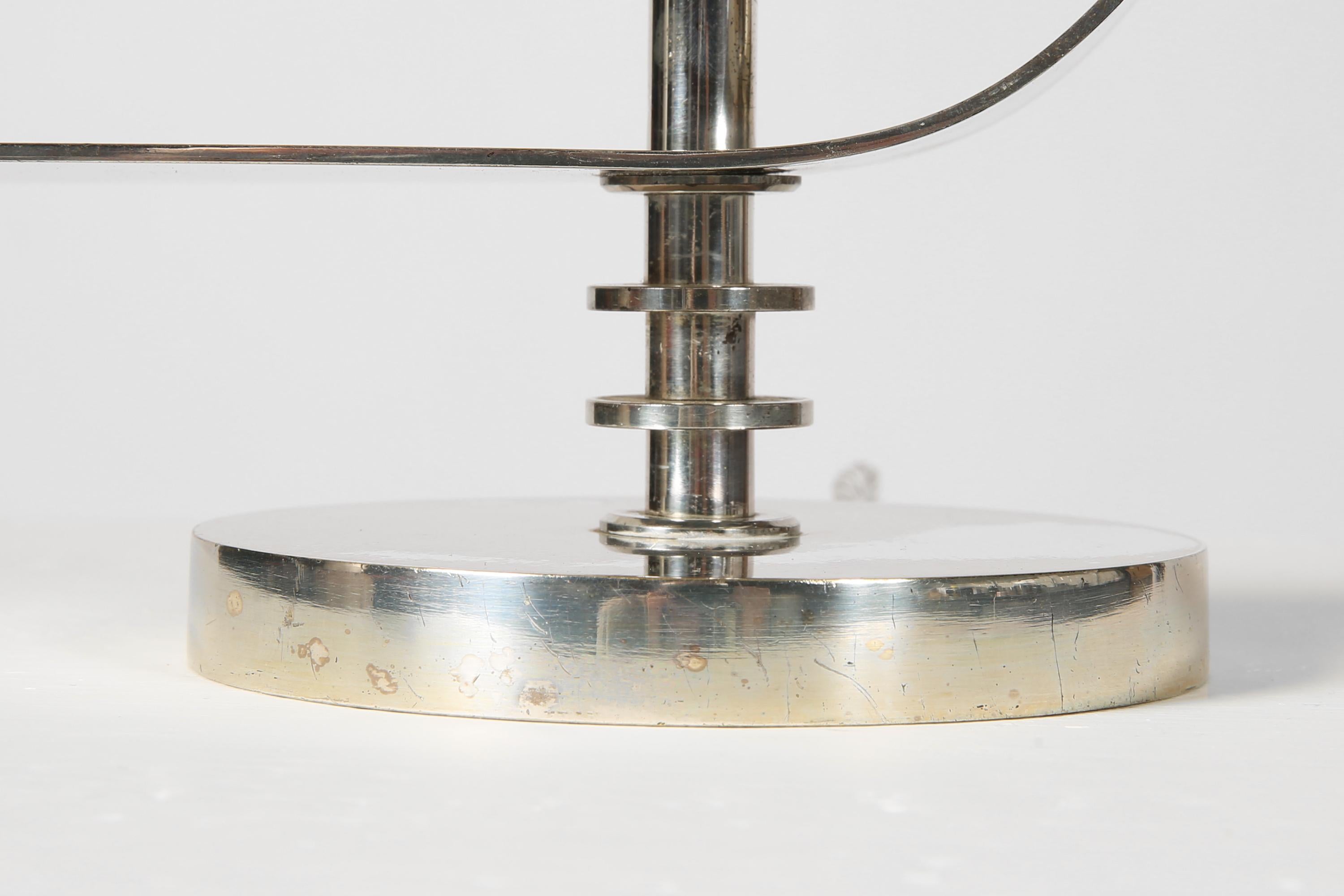 Rare lampe à poser en nickel de la Maison Desny, art déco moderniste français Bon état - En vente à London, GB