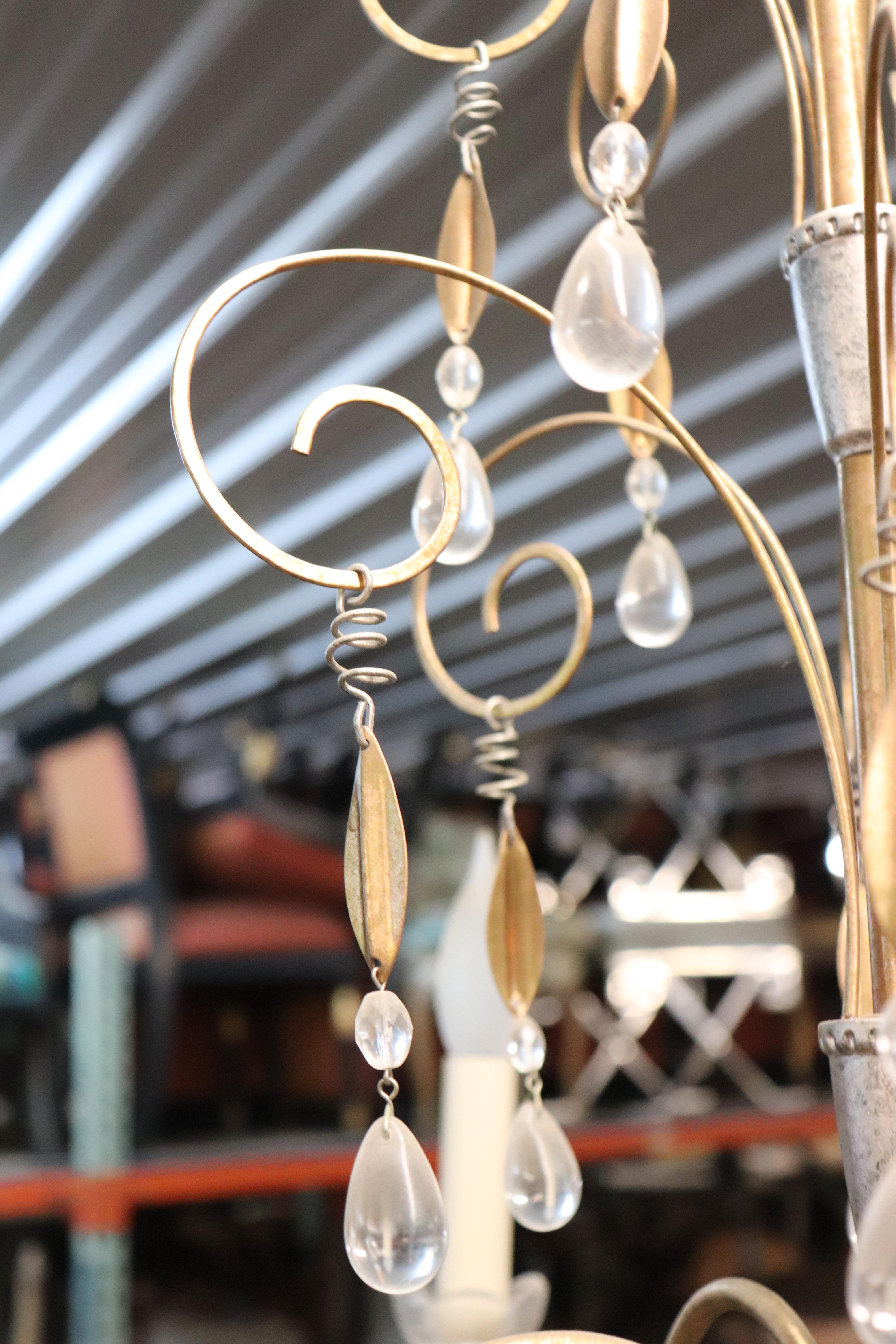Metà XX secolo Rara lampada francese Art Deco o Hollywood Regency a 6 luci in foglia d'oro e d'argento in vendita