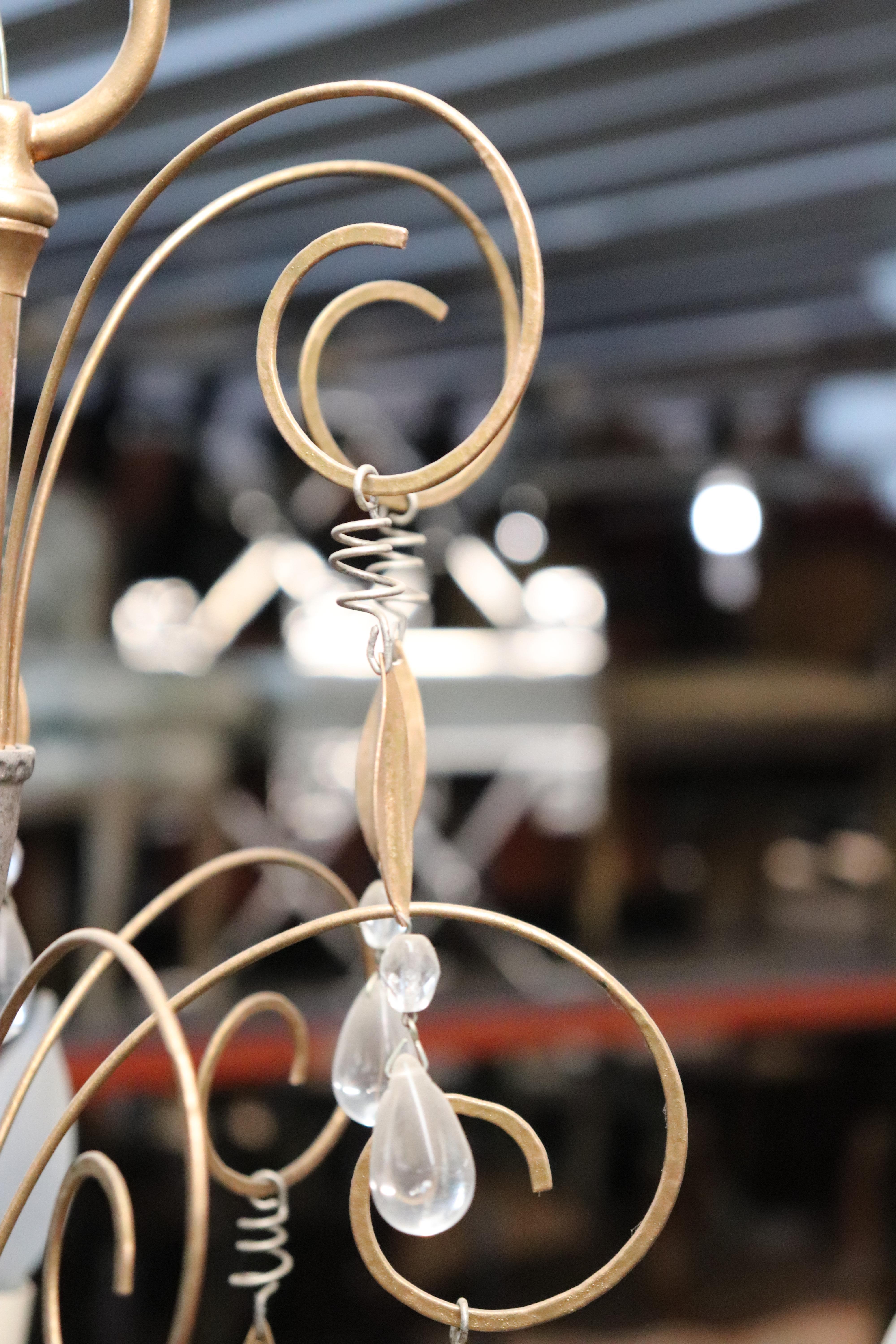 Rara lampada francese Art Deco o Hollywood Regency a 6 luci in foglia d'oro e d'argento in vendita 1