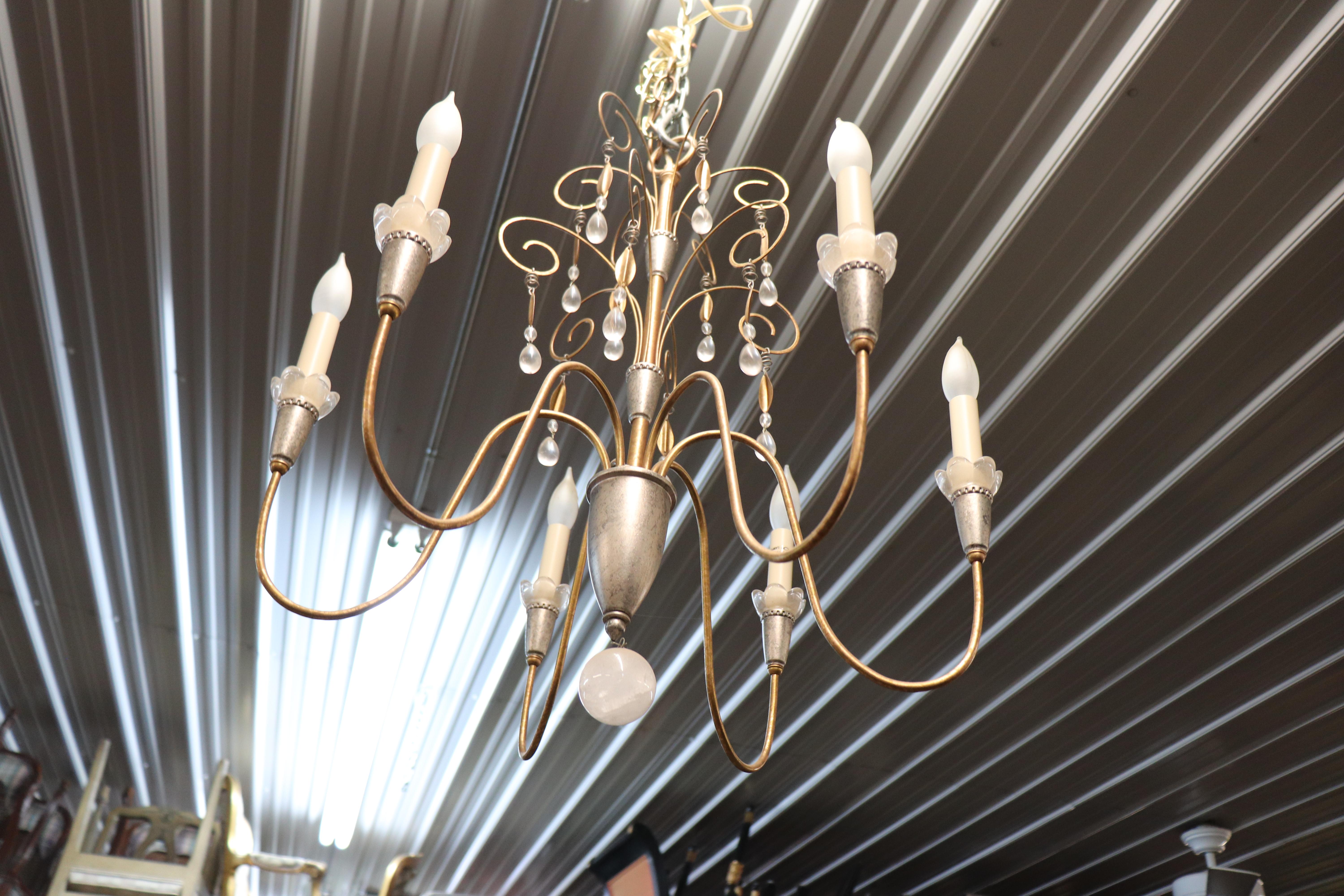 Rara lampada francese Art Deco o Hollywood Regency a 6 luci in foglia d'oro e d'argento in vendita 3