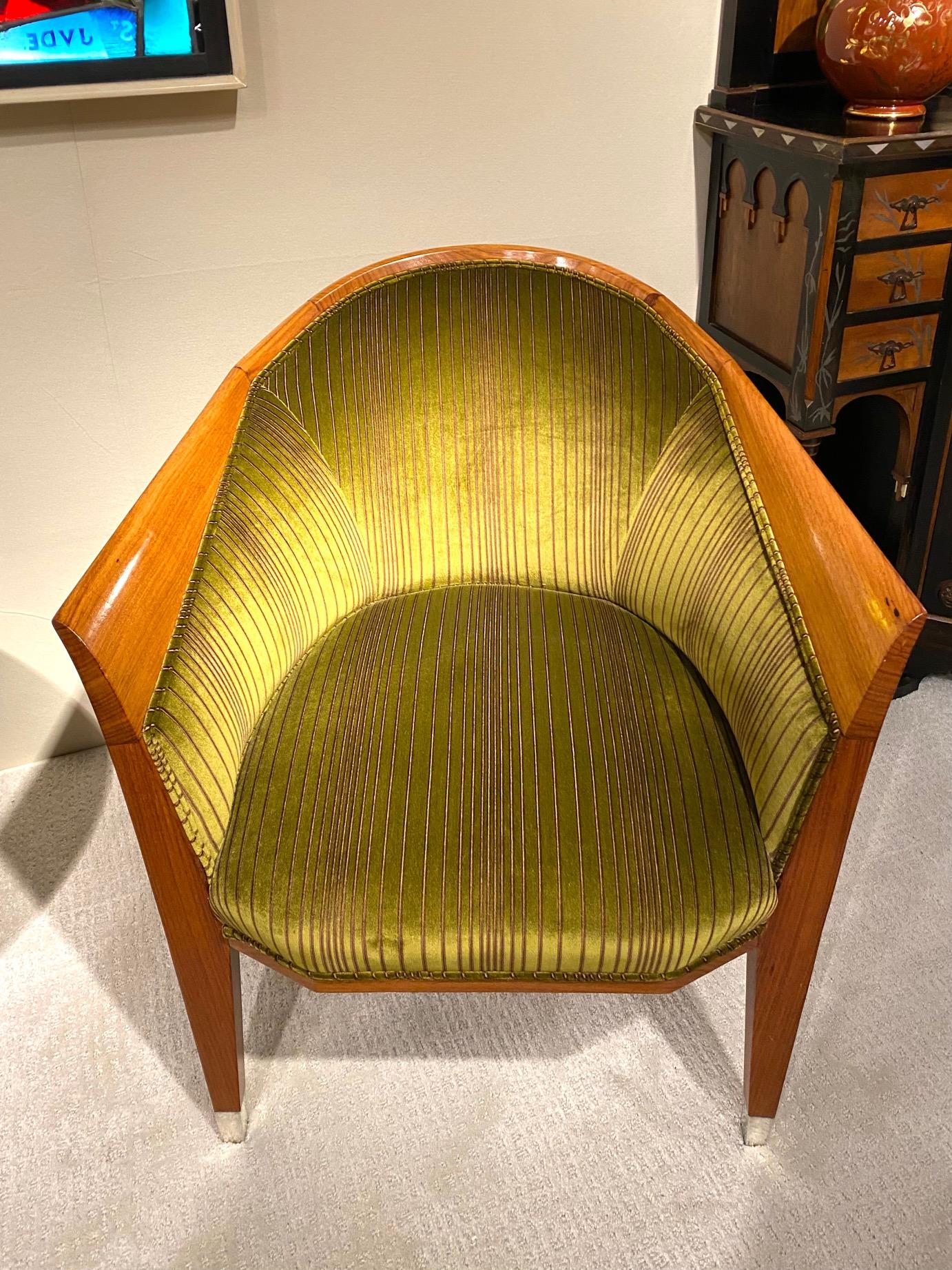 Rare French Art Deco Period Cherry Wood Armchair by Maison Dominique In Good Condition For Sale In Montreal, QC