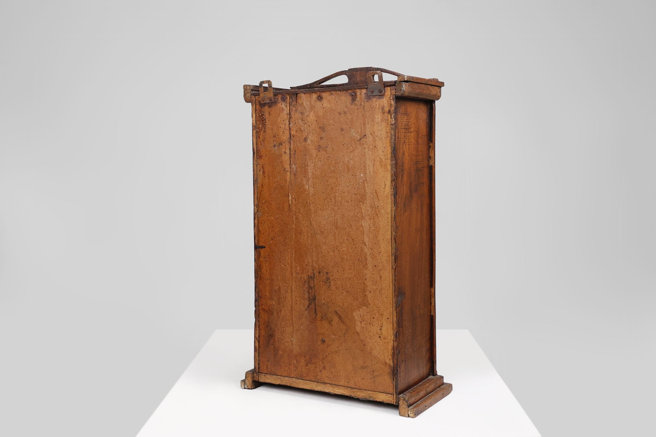 Rare armoire d'ombrage Art déco française en bois de 1930 en vente 3