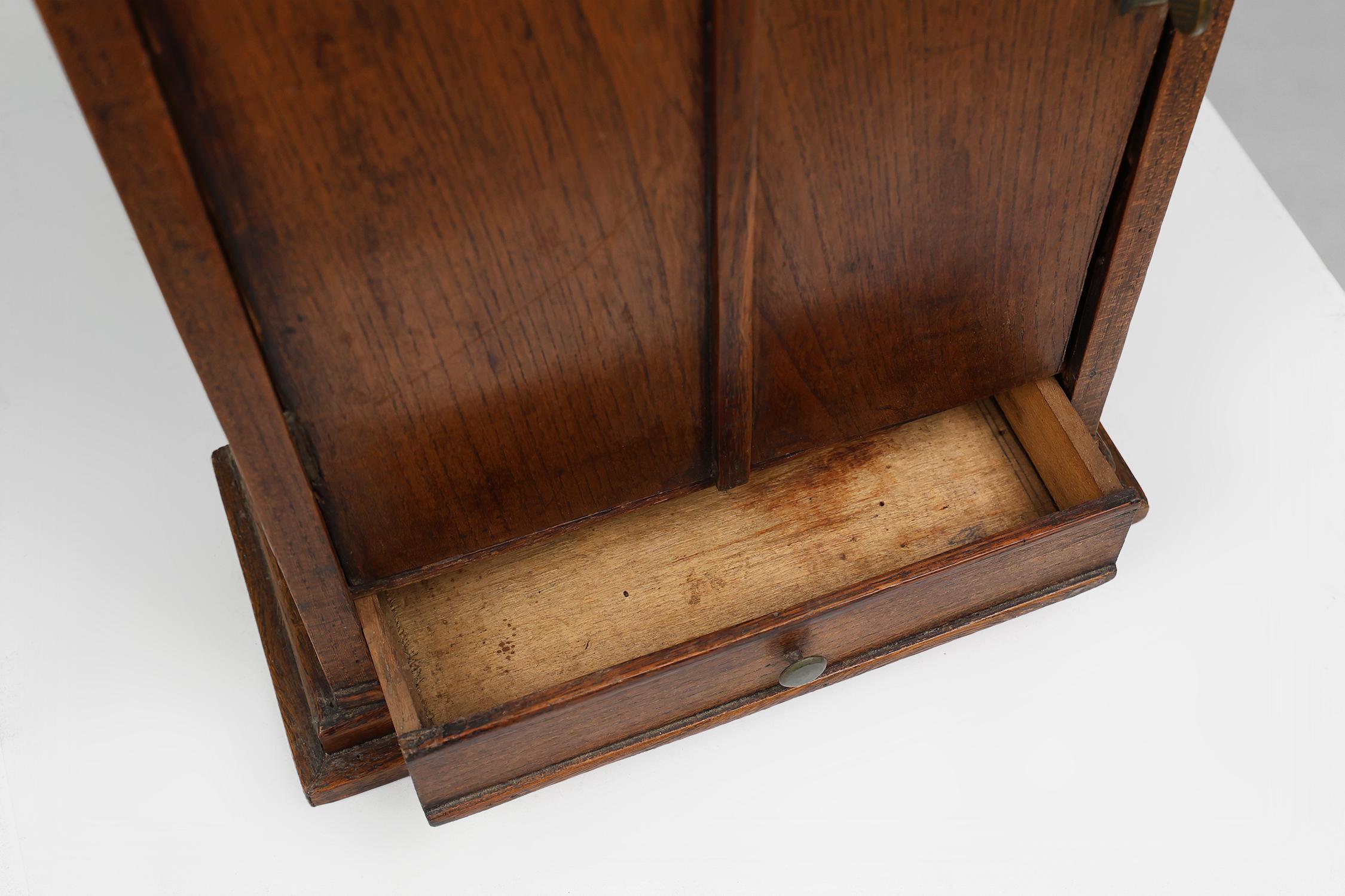Bois Rare armoire d'ombrage Art déco française en bois de 1930 en vente