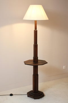 Seltene französische Art-déco-Stehlampe aus massiver Eiche, signiert „F. Wilser“, datiert 1937