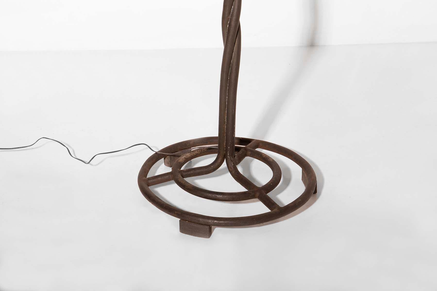 Rara lámpara francesa de hierro fundido de estilo Art Déco Art Decó en venta