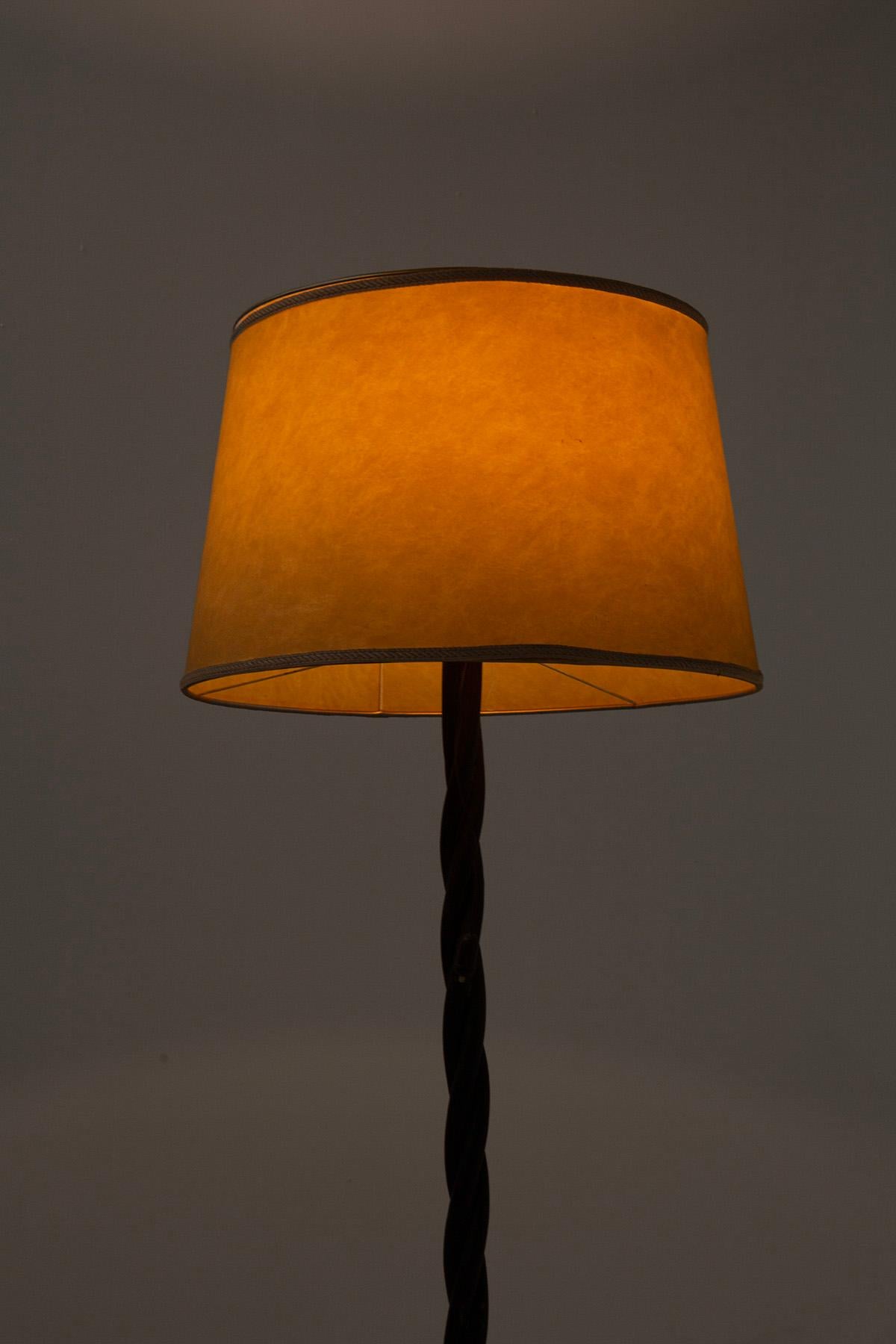 Rara lámpara francesa de hierro fundido de estilo Art Déco Tela en venta