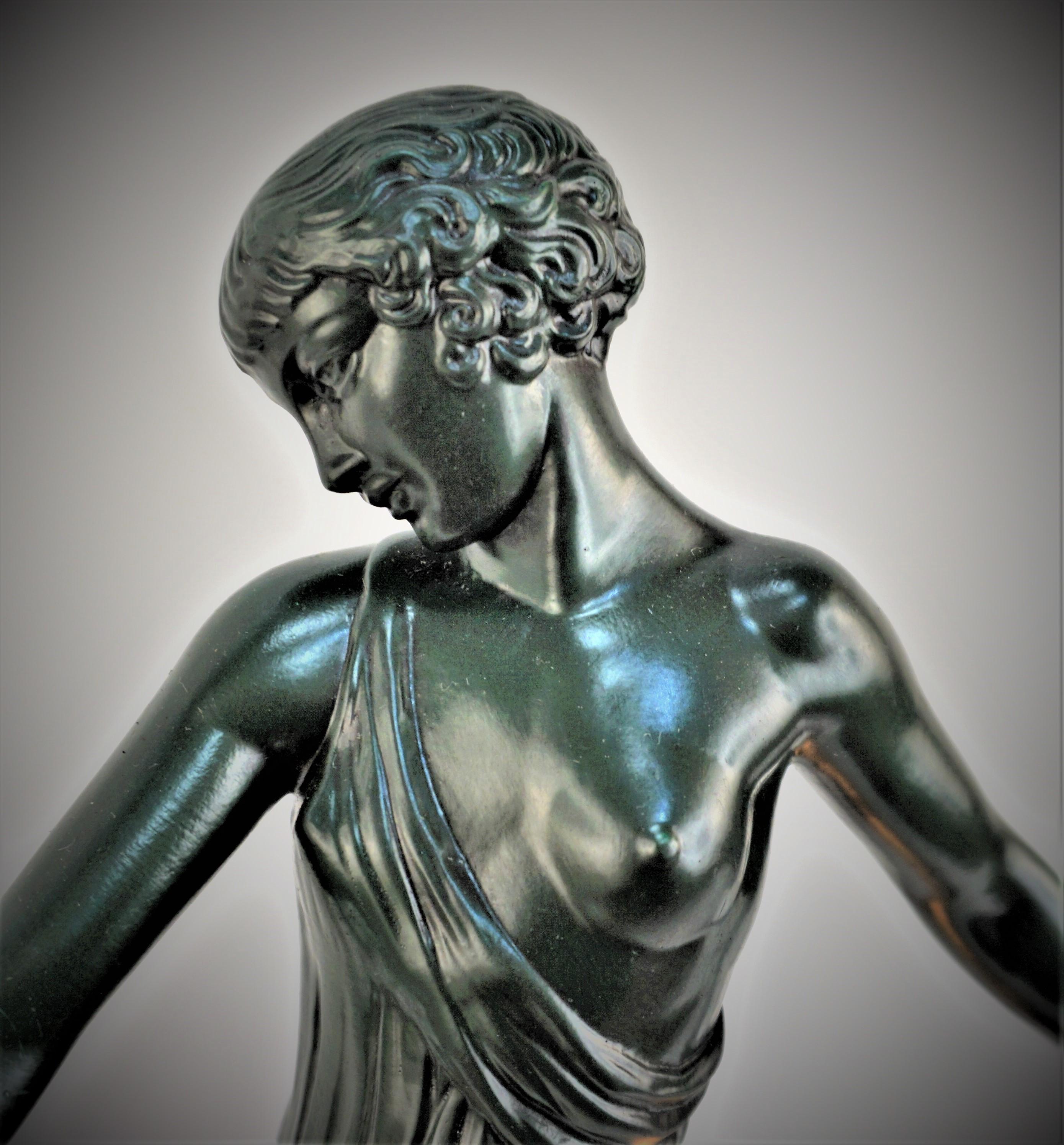 Seltene französische Art-Déco-Tischlampe-Skulptur von Fayral im Angebot 4
