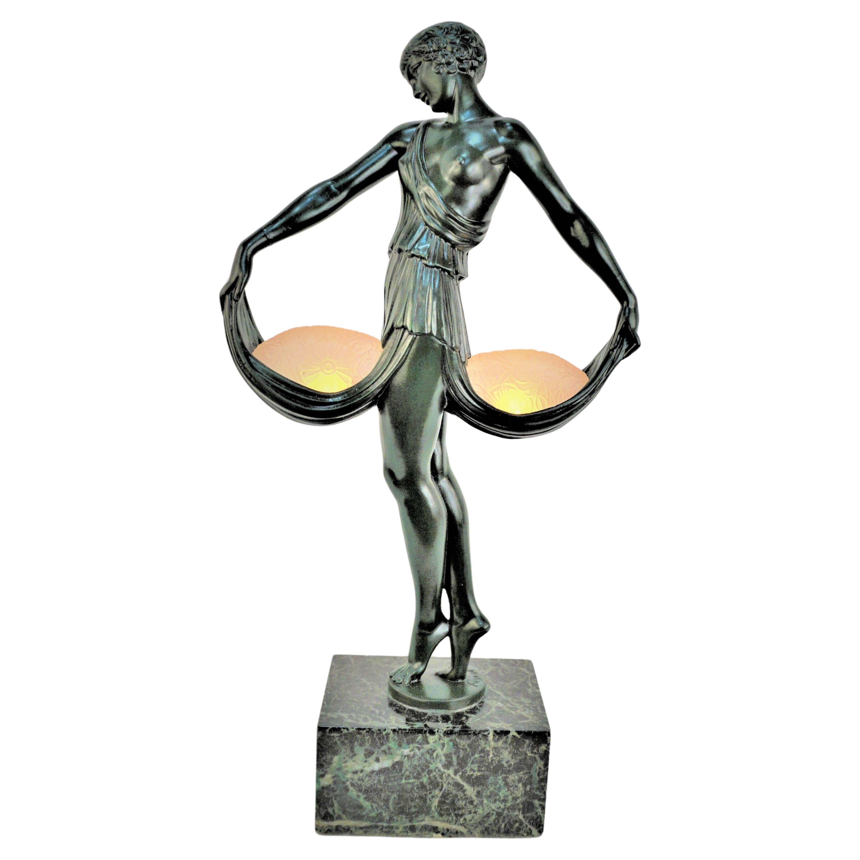Seltene französische Art-Déco-Tischlampe-Skulptur von Fayral im Angebot
