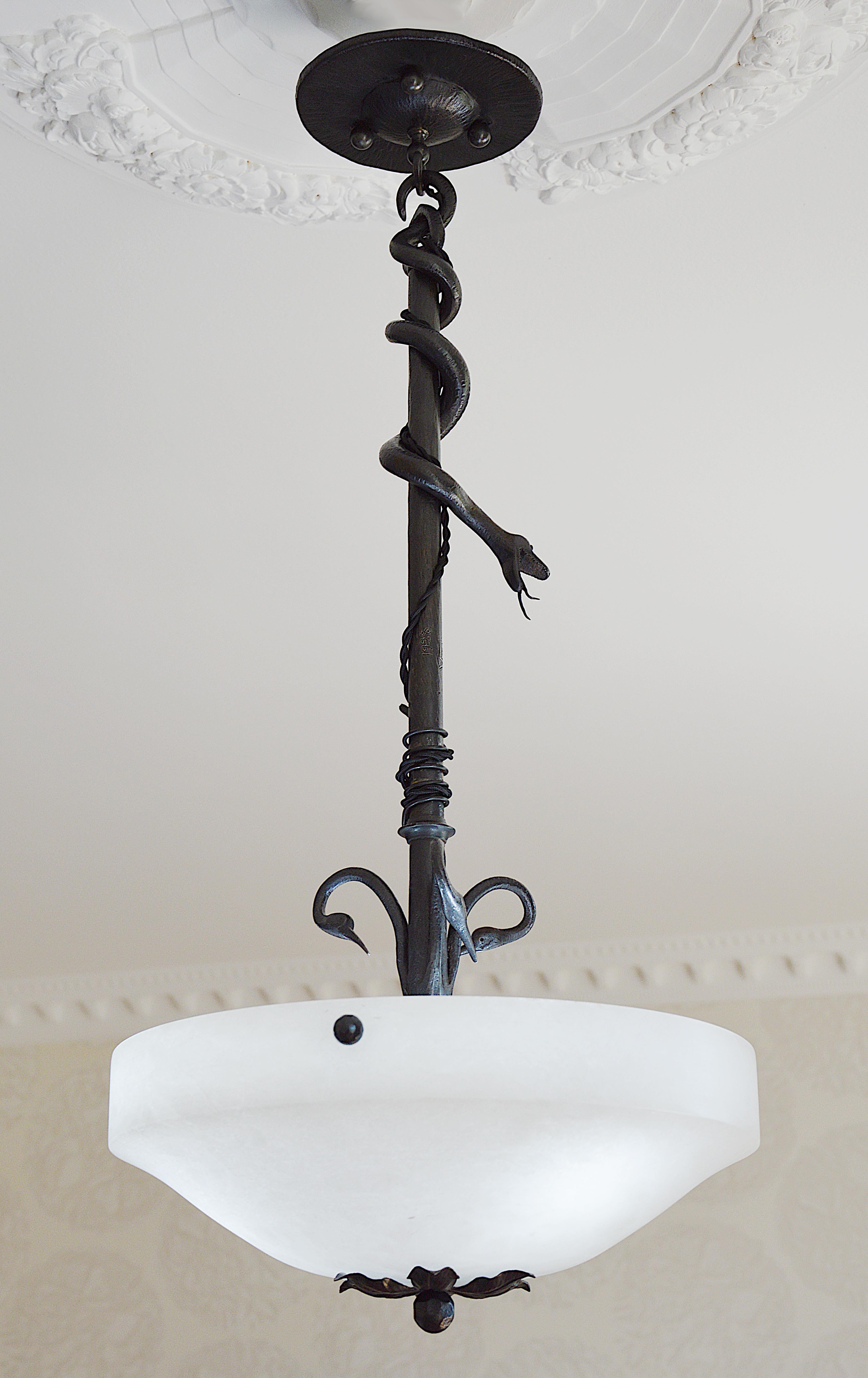 Rare French Art Deco Wrought-Iron Snake and Alabaster Pendant Chandelier, 1920 For Sale 7