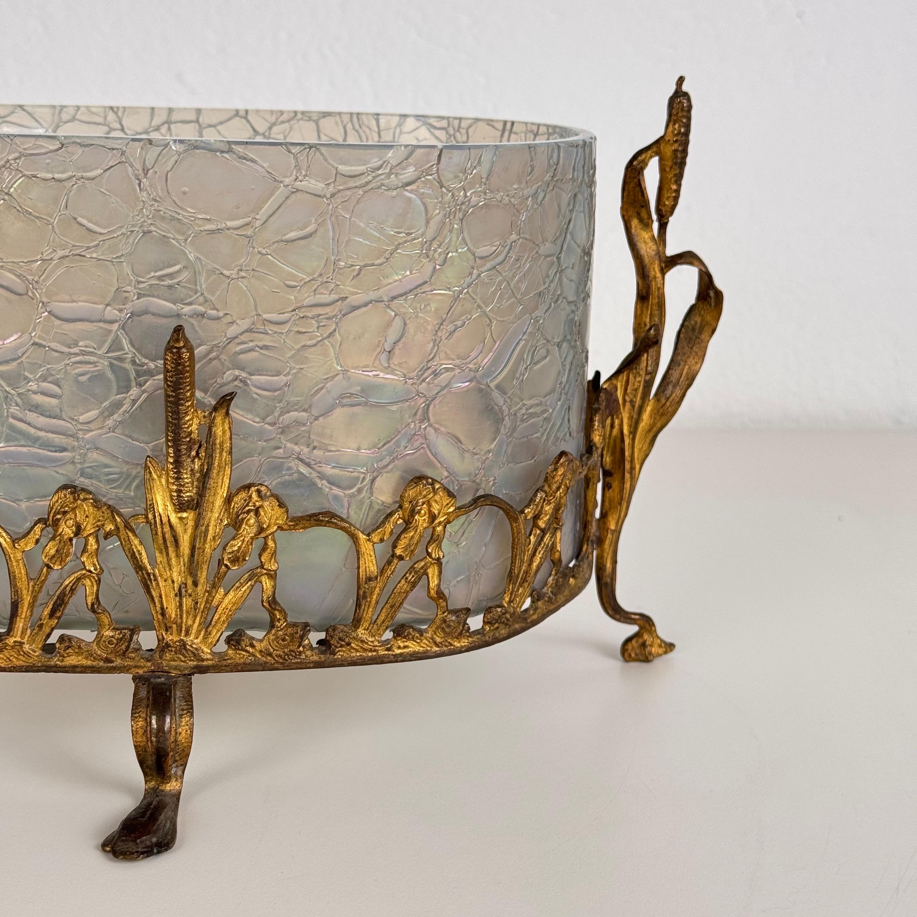Seltener französischer Jugendstil-Übertöpfer aus Messing und opalisierendem Glas, spätes 19. Jahrhundert im Angebot 4