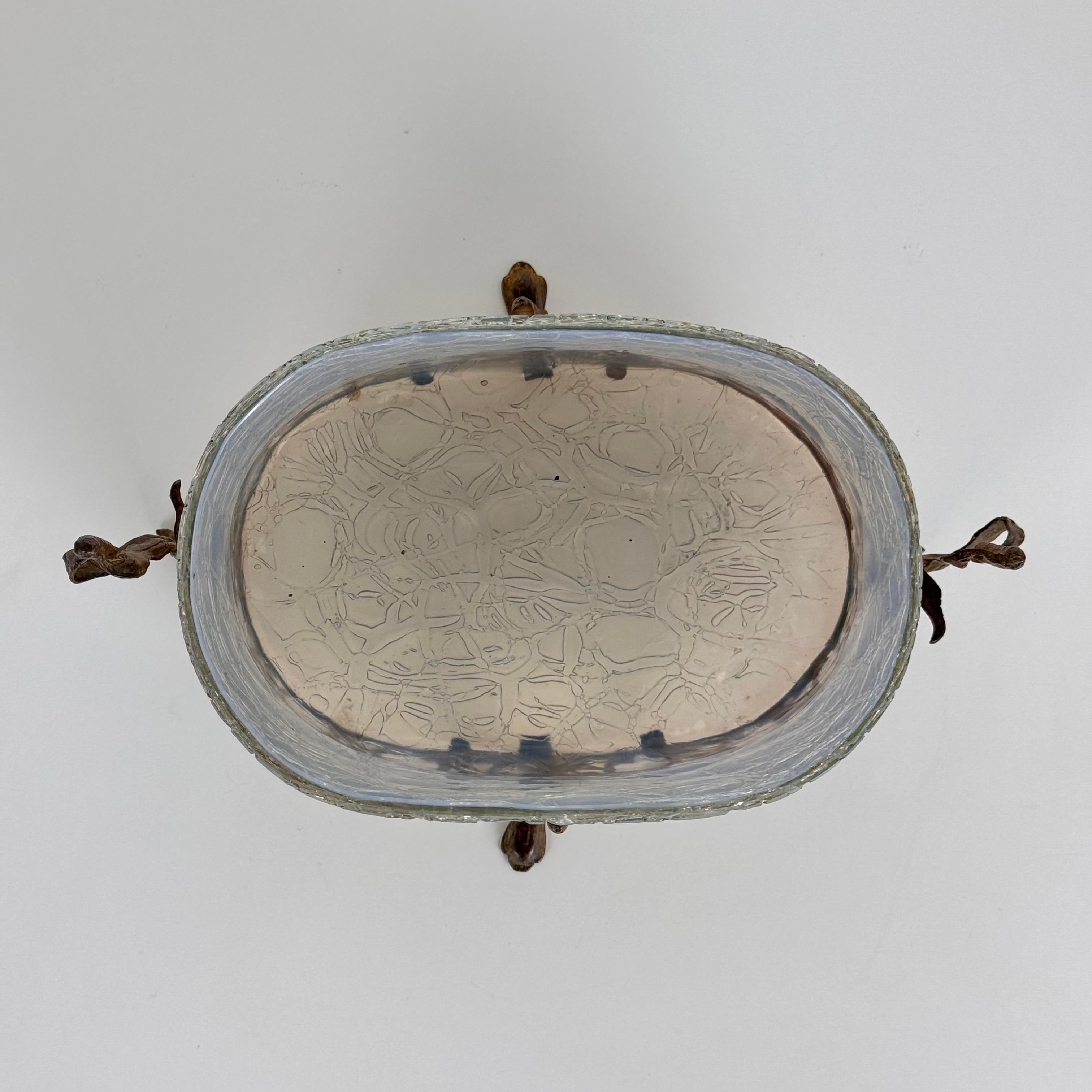 Seltener französischer Jugendstil-Übertöpfer aus Messing und opalisierendem Glas, spätes 19. Jahrhundert im Angebot 10