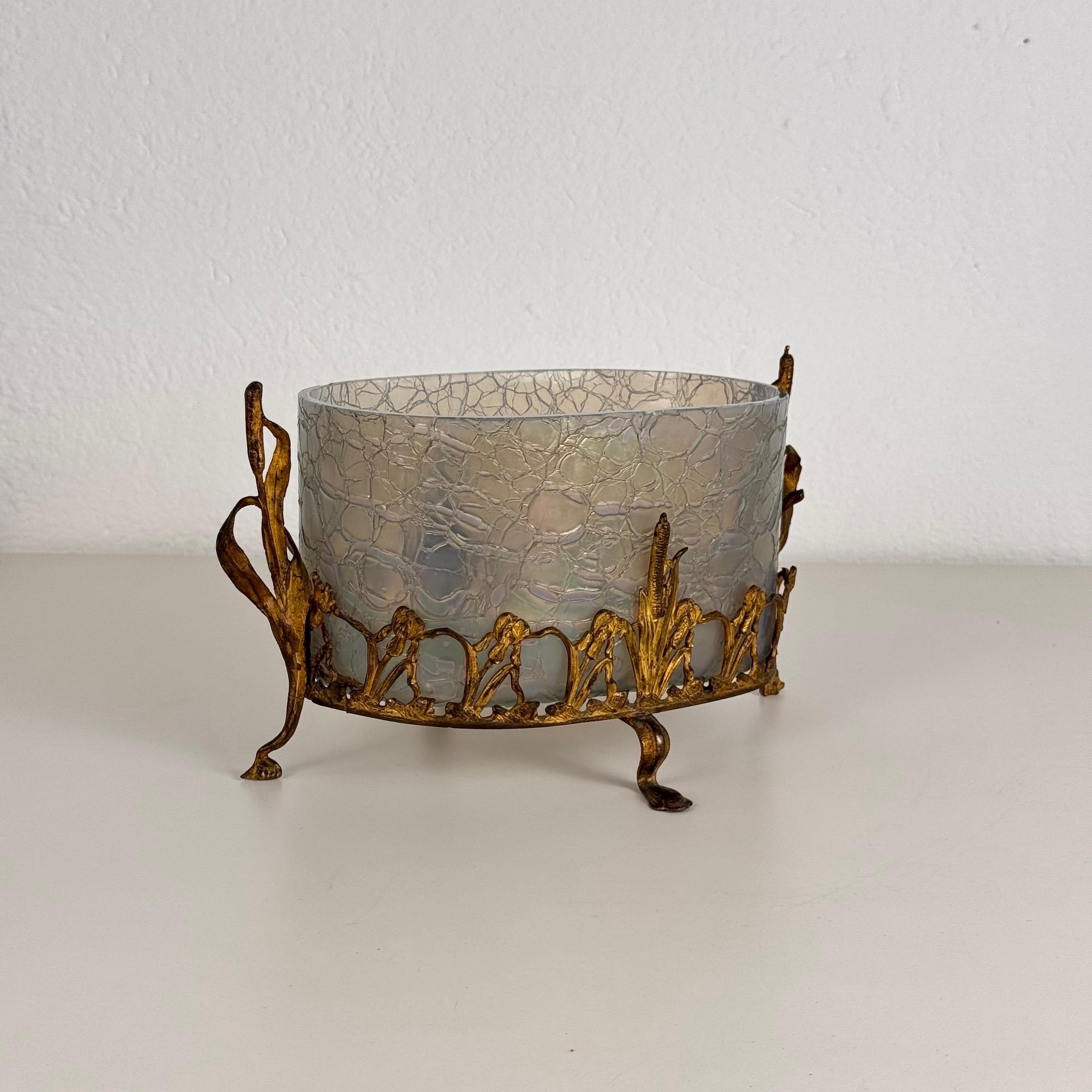 Ein außergewöhnlich eleganter französischer Jugendstil-Übertopf aus dem späten 19. Jahrhundert mit einer auffälligen 